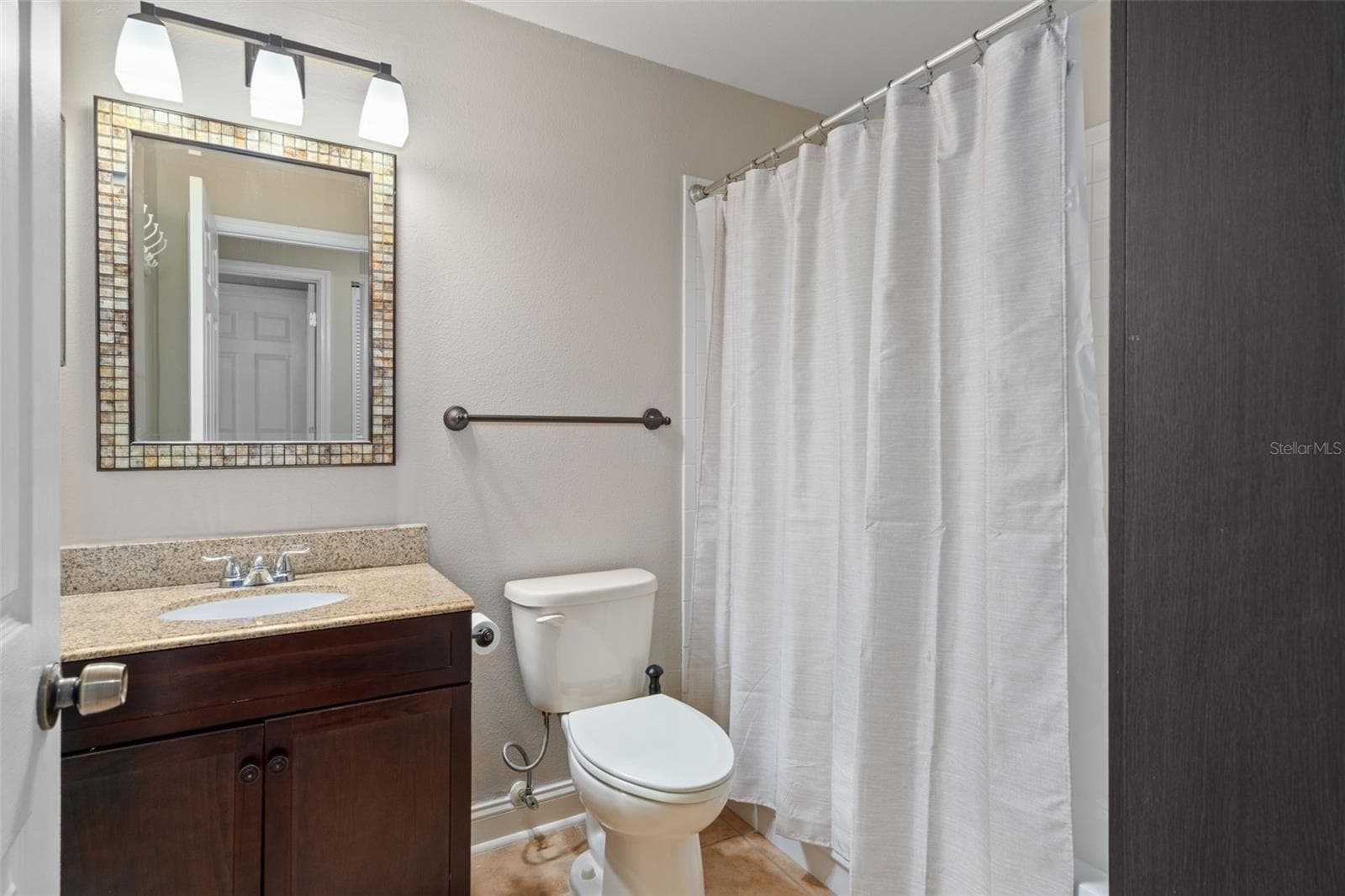 Guest Bathroom - 701 MIRROR LAKE DR N #120, ST PETERSBURG