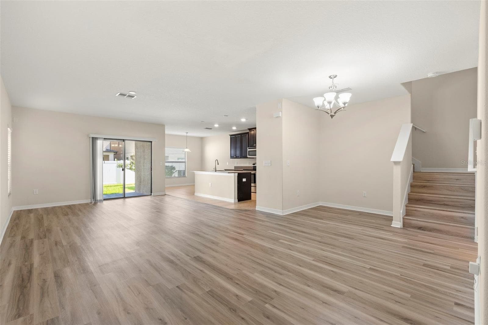 Single Family Residence at 2719 GARDEN FALLS DR, BRANDON, photo 4 of 39