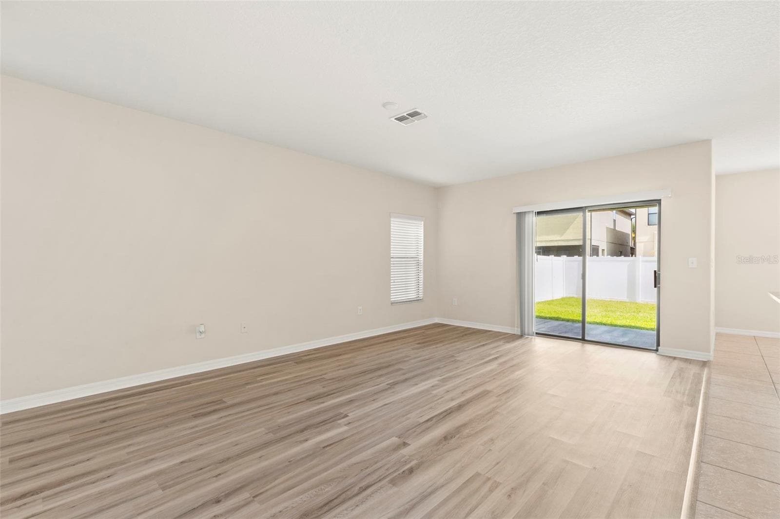 Single Family Residence at 2719 GARDEN FALLS DR, BRANDON, photo 9 of 39
