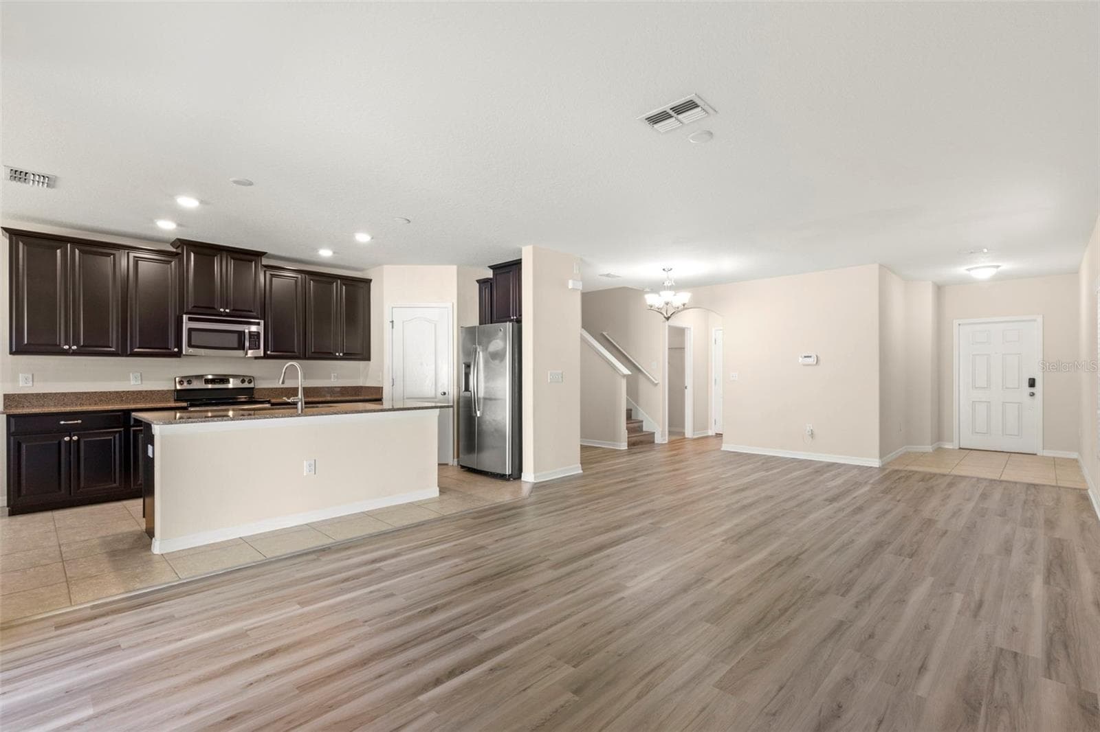 Single Family Residence at 2719 GARDEN FALLS DR, BRANDON, photo 10 of 39