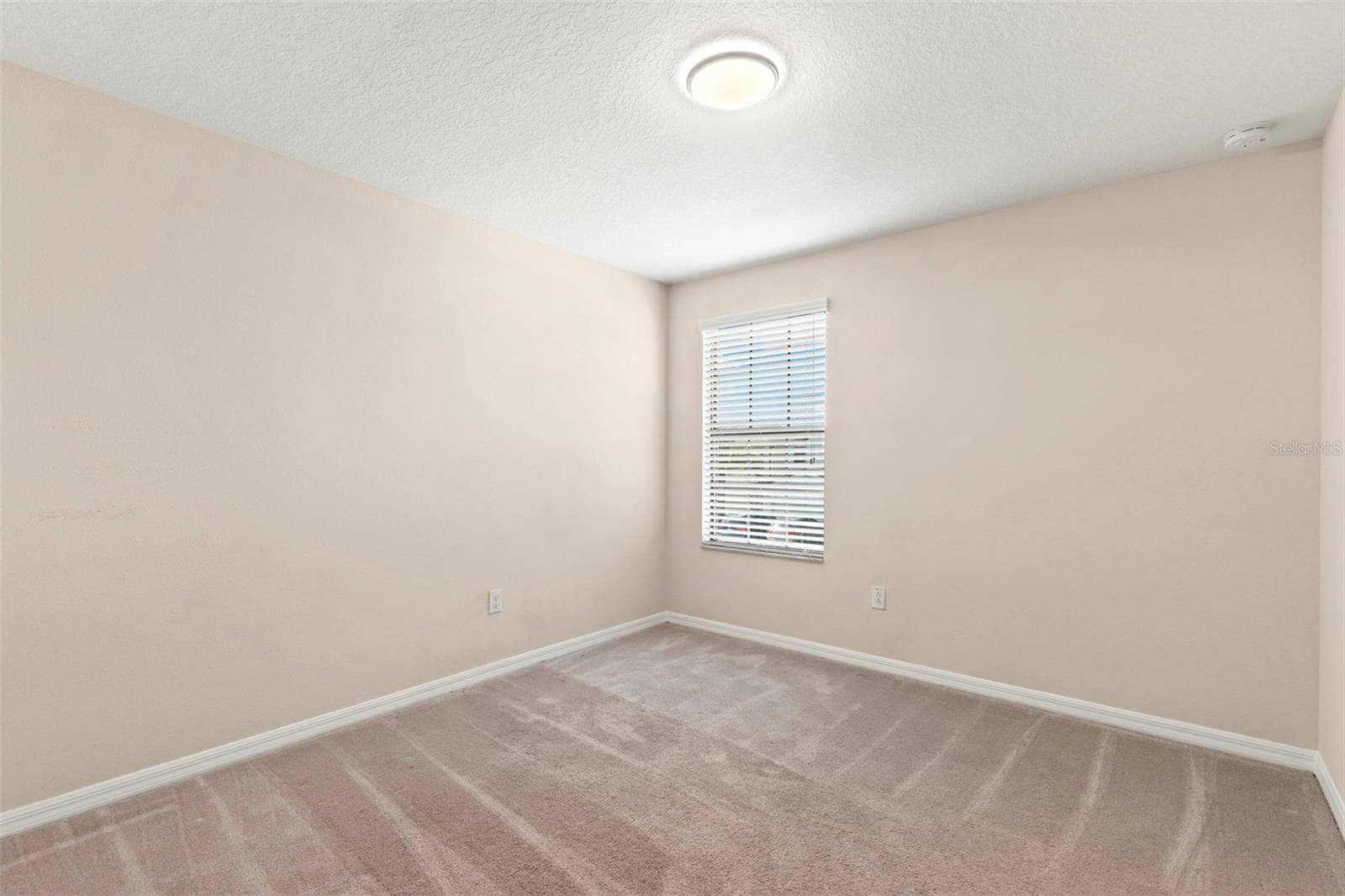 Single Family Residence at 2719 GARDEN FALLS DR, BRANDON, photo 26 of 39