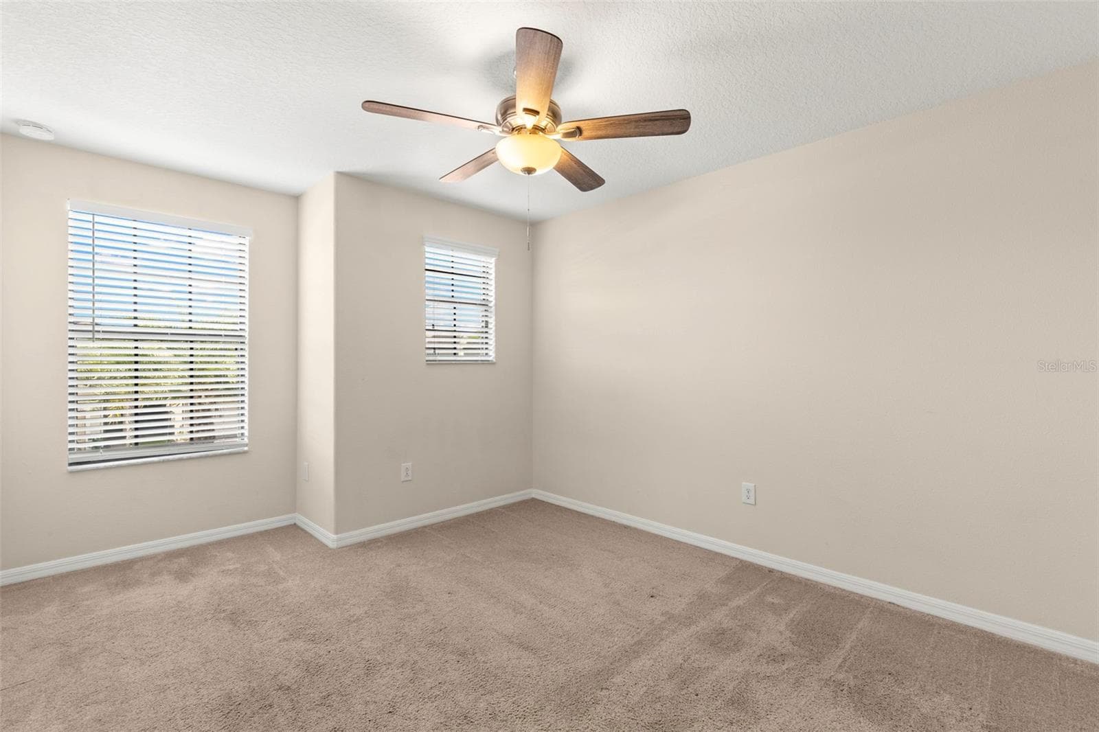 Single Family Residence at 2719 GARDEN FALLS DR, BRANDON, photo 29 of 39