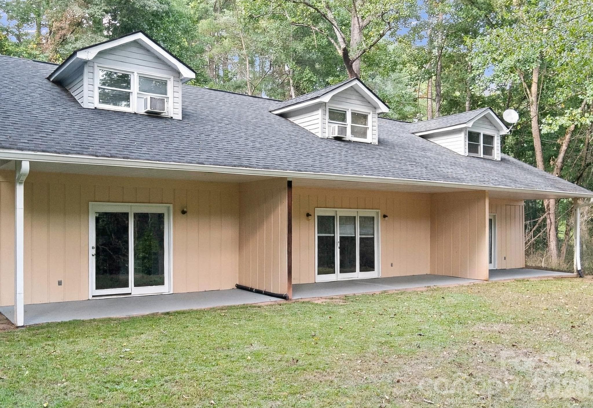 487 N Country Club Drive