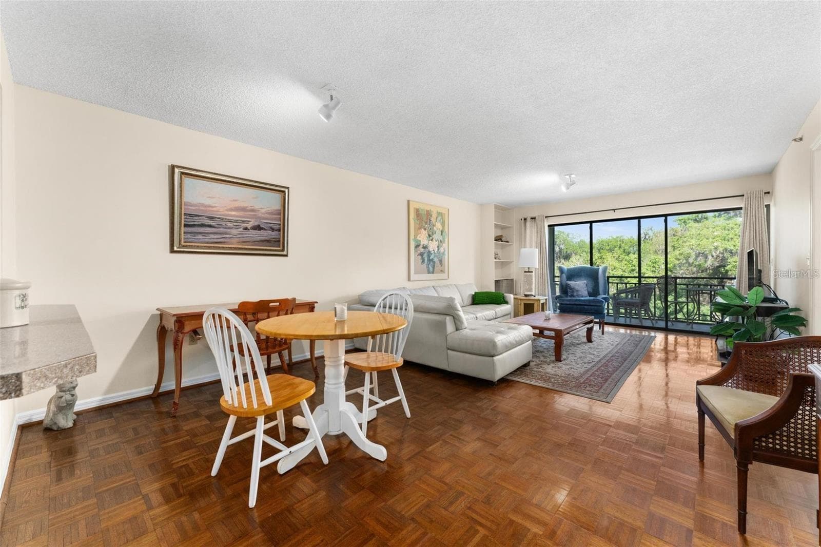 Dining Area and Breakfast Bar to Kitchen - 1162 CARMEL CIR #440, CASSELBERRY
