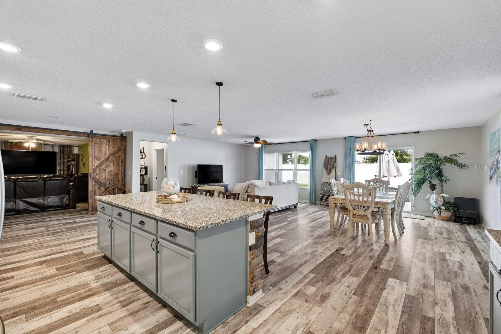 View of the great room - 11327 BRIGHTON KNOLL LOOP, RIVERVIEW