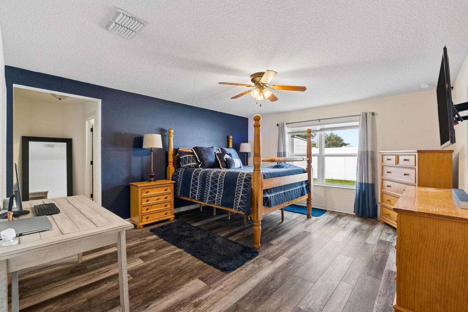 Primary Suite with California King bed, plenty of extra room - 11327 BRIGHTON KNOLL LOOP, RIVERVIEW