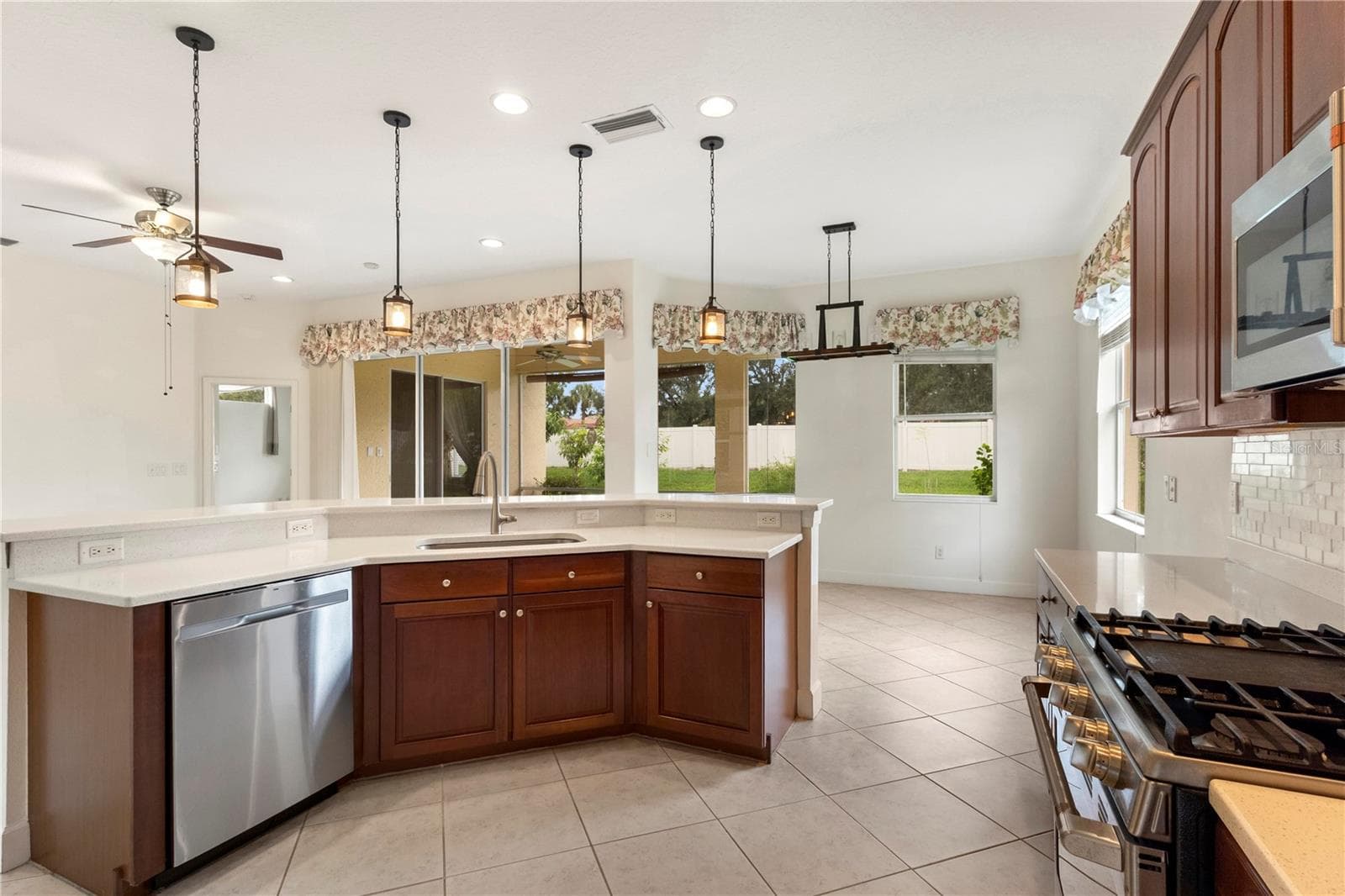 Single Family Residence at 6841 74TH STREET CIR E, BRADENTON, photo 15 of 40