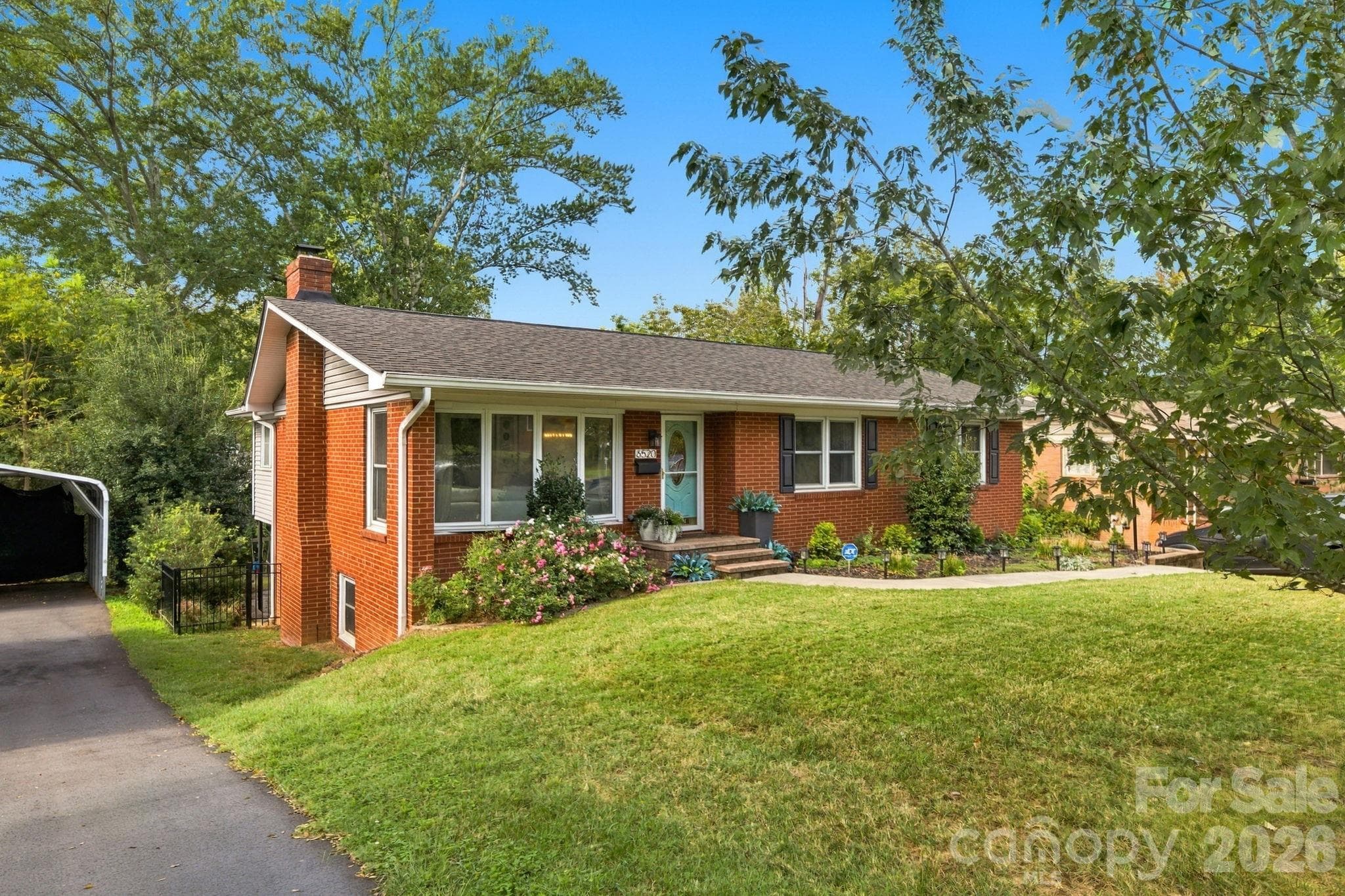 Single Family Residence at 6520 Candlewood Drive, Charlotte, photo 3 of 38