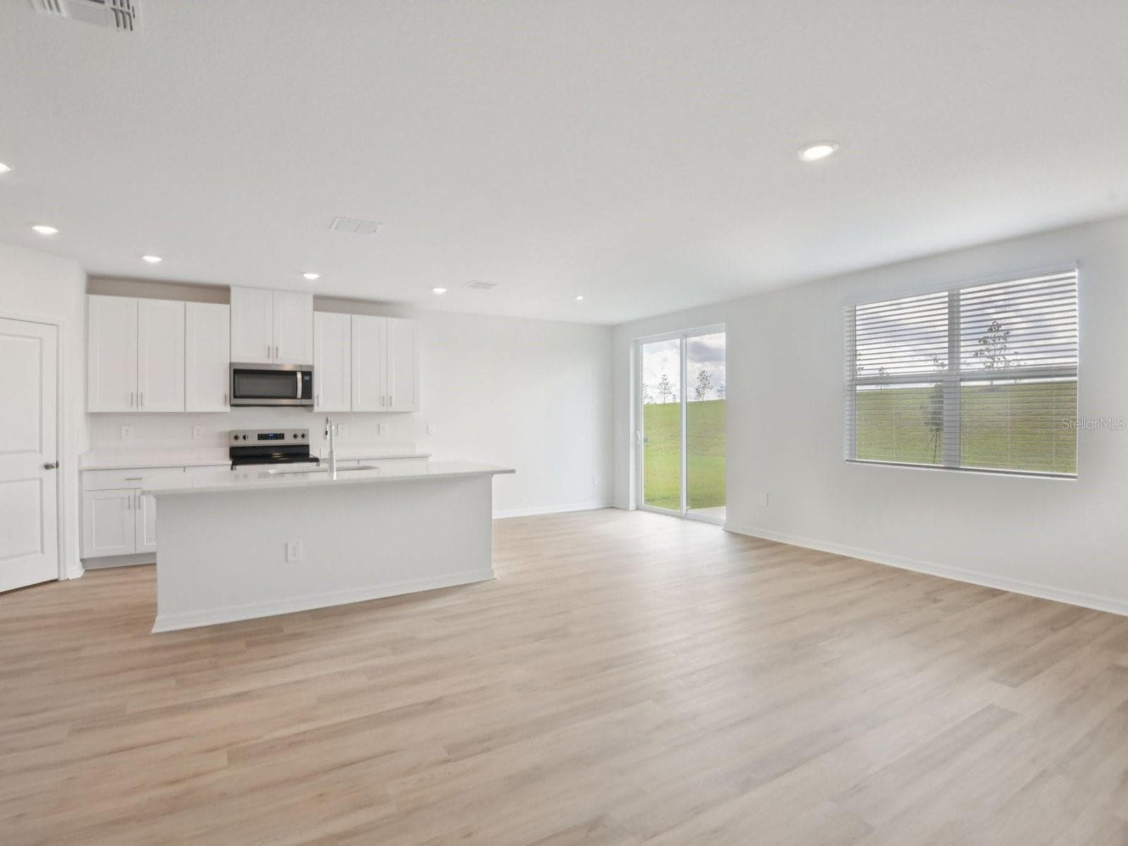 Single Family Residence at 1373 OAK VALLEY DR, AUBURNDALE, photo 3 of 17