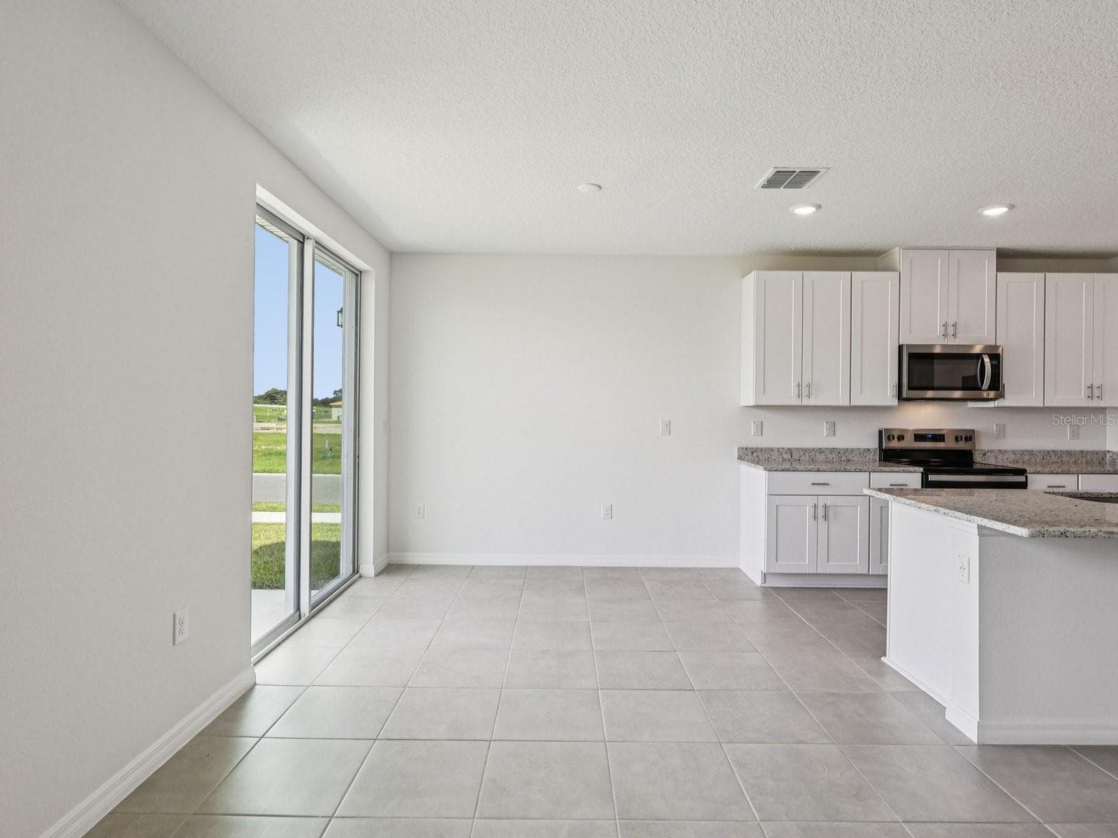 Single Family Residence at 1368 OAK VALLEY DR, AUBURNDALE, photo 8 of 24