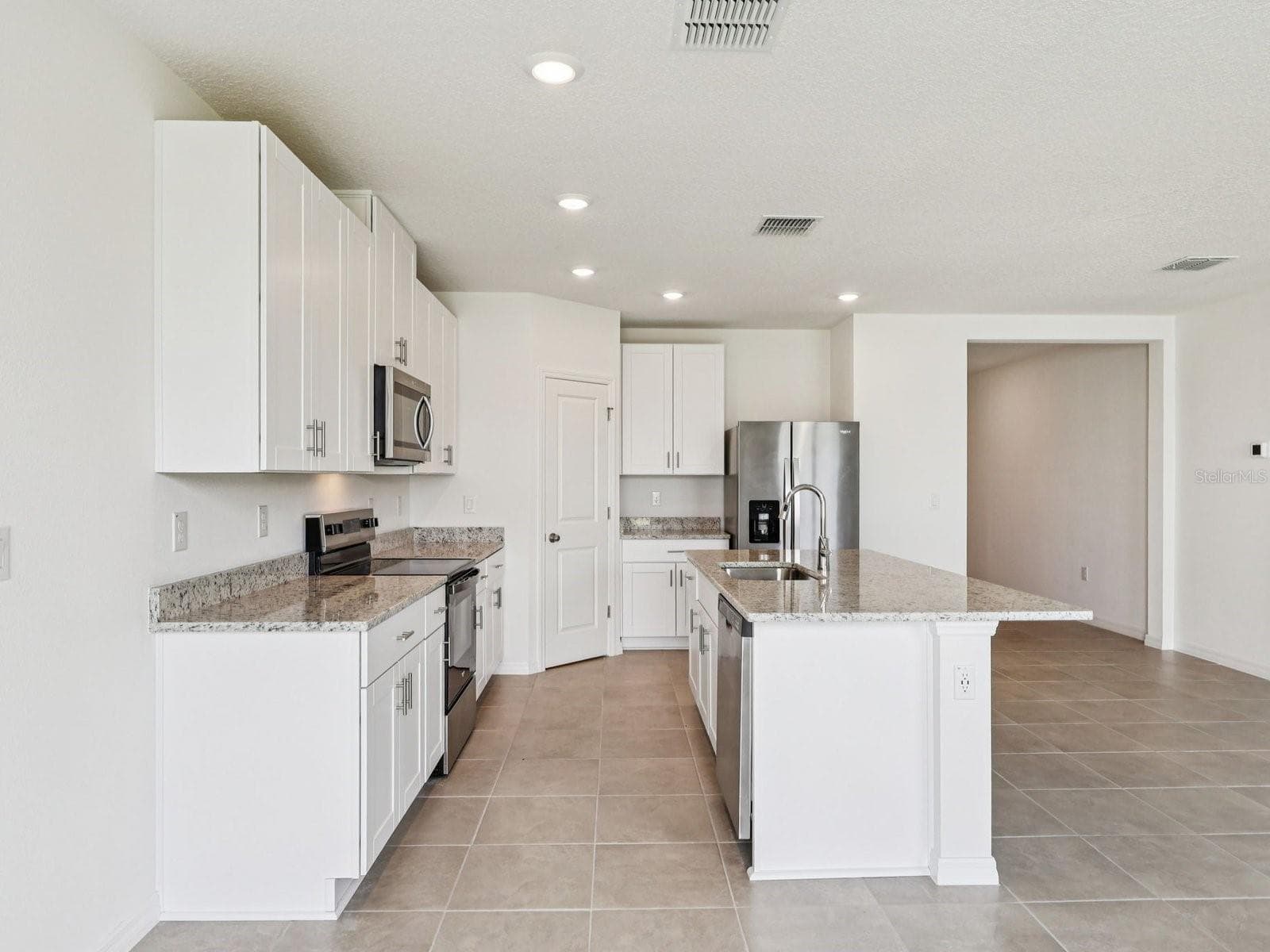Single Family Residence at 1368 OAK VALLEY DR, AUBURNDALE, photo 11 of 24