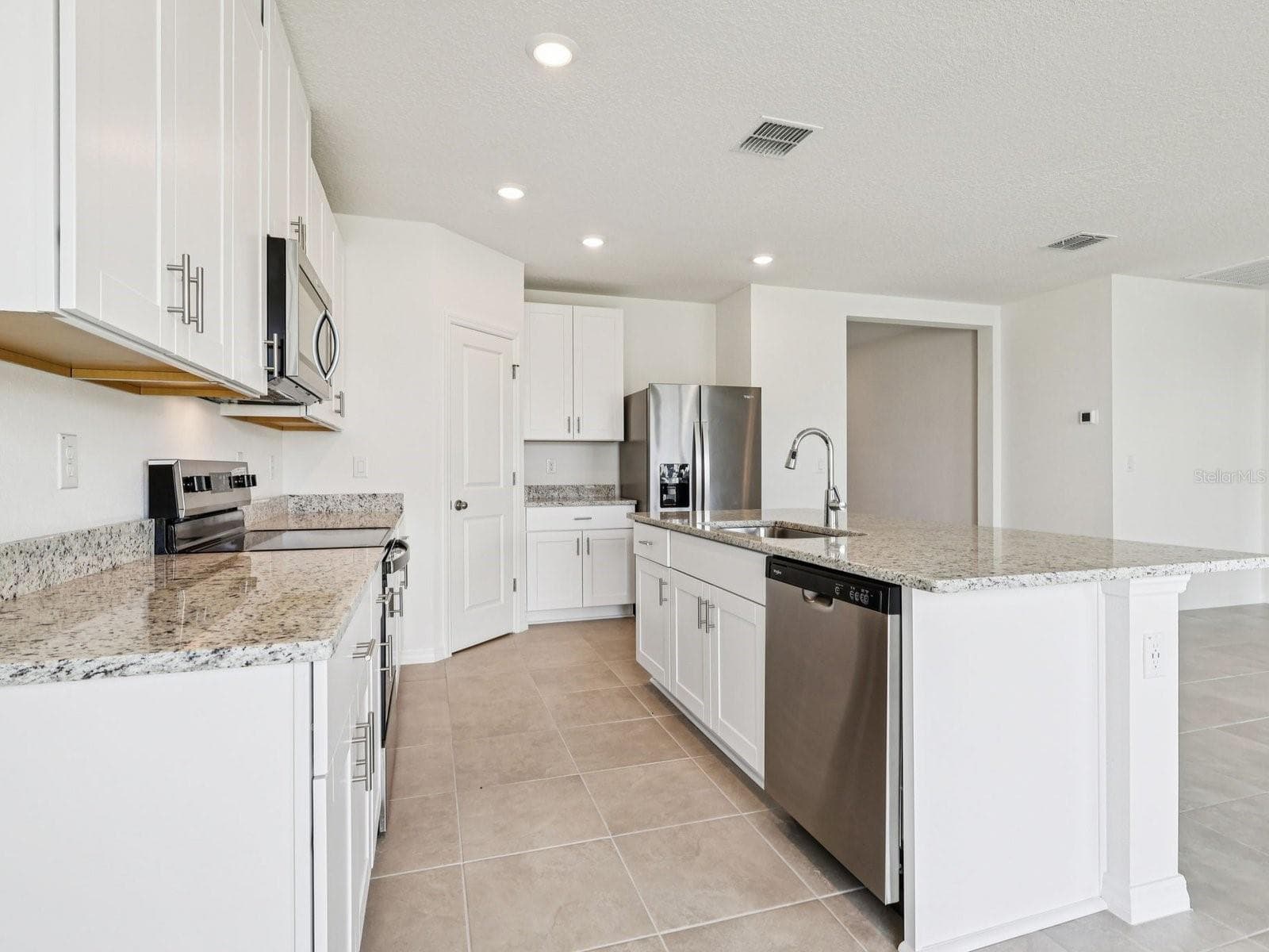Single Family Residence at 1368 OAK VALLEY DR, AUBURNDALE, photo 12 of 24