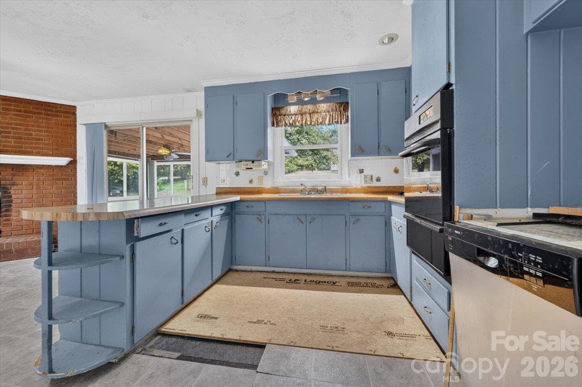 Kitchen - 6324 Elmwood Circle, Charlotte