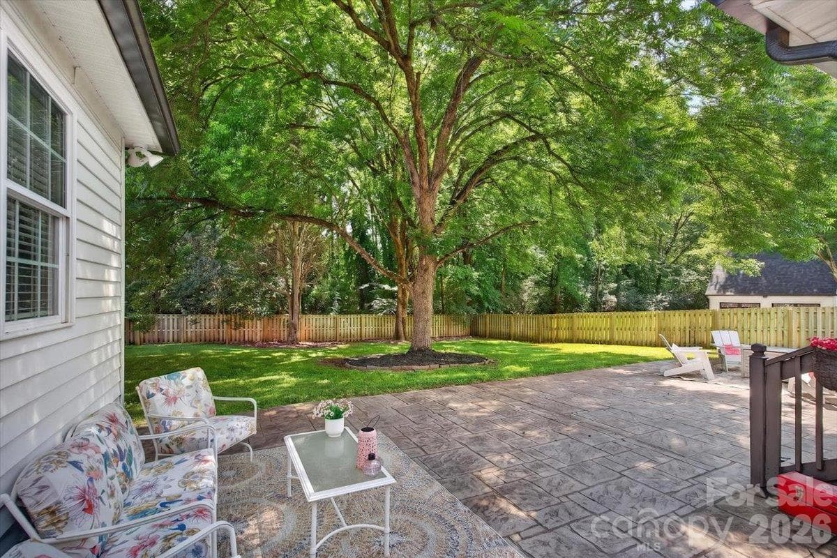Fenced in spacious yard + patio - 4124 Bridgewood Lane, Charlotte
