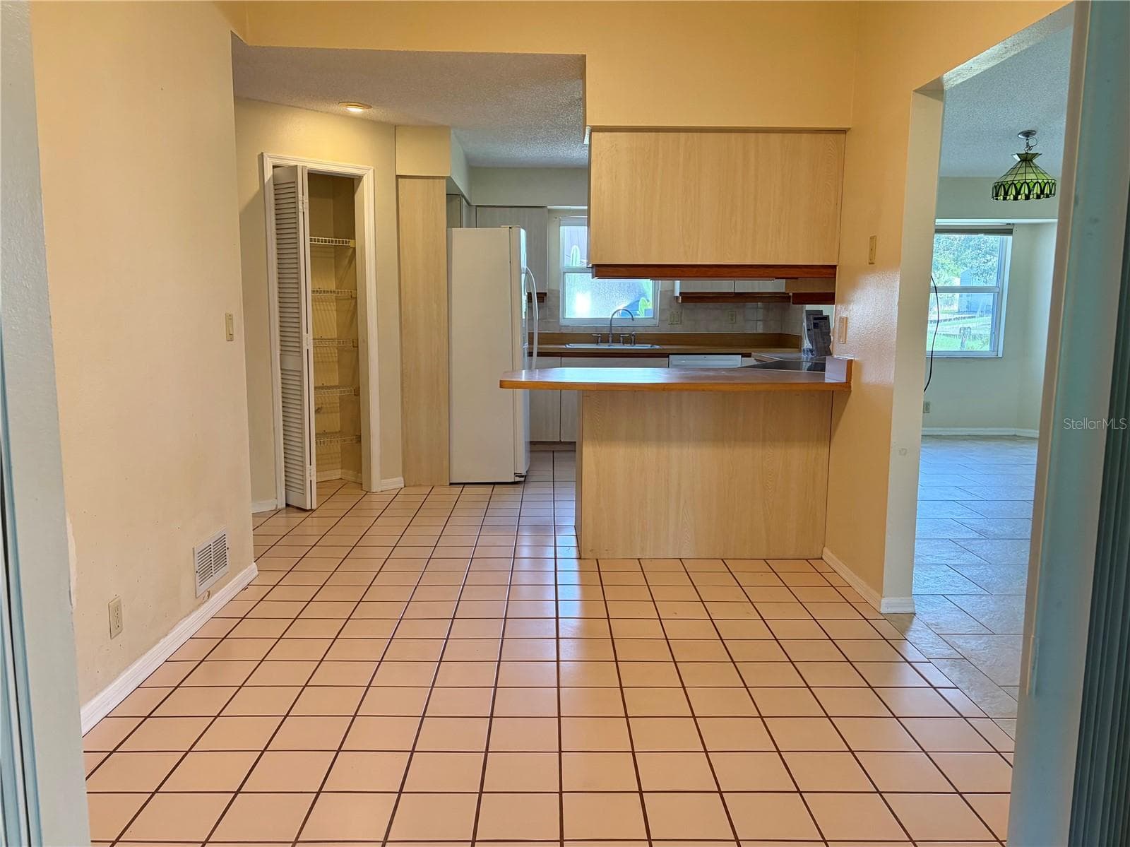 Breakfast Nook - 8123 BESSEMER AVE, NORTH PORT