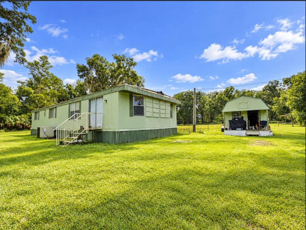 Manufactured Home at 4980 SE 14TH ST, SUMMERFIELD, photo 4 of 9