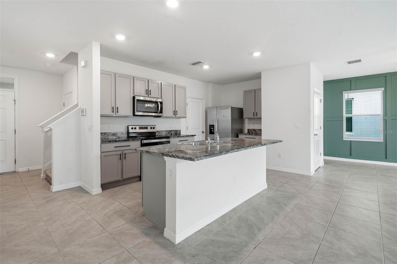 Single Family Residence at 5674 BANBURY RIDGE RUN, WESLEY CHAPEL, photo 8 of 44