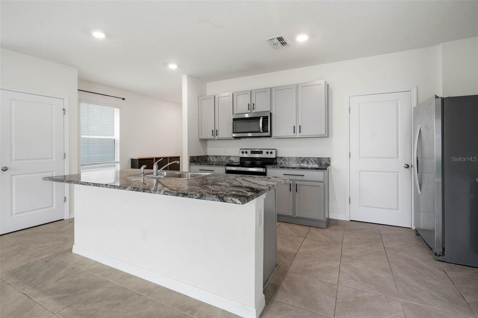 Single Family Residence at 5674 BANBURY RIDGE RUN, WESLEY CHAPEL, photo 9 of 44