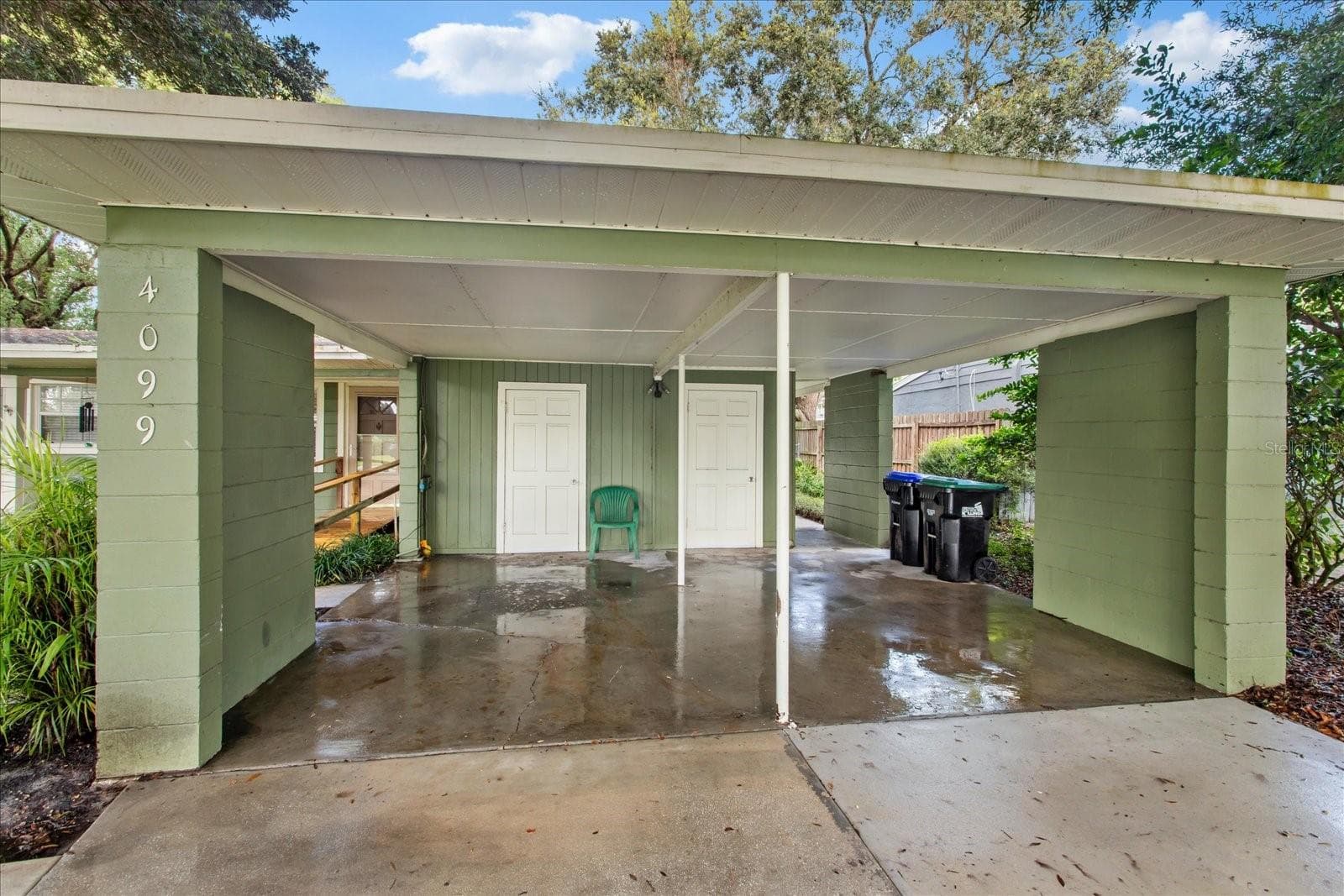Carport (after a rinse) with two storage rooms. - 4099 SHORECREST DR, ORLANDO
