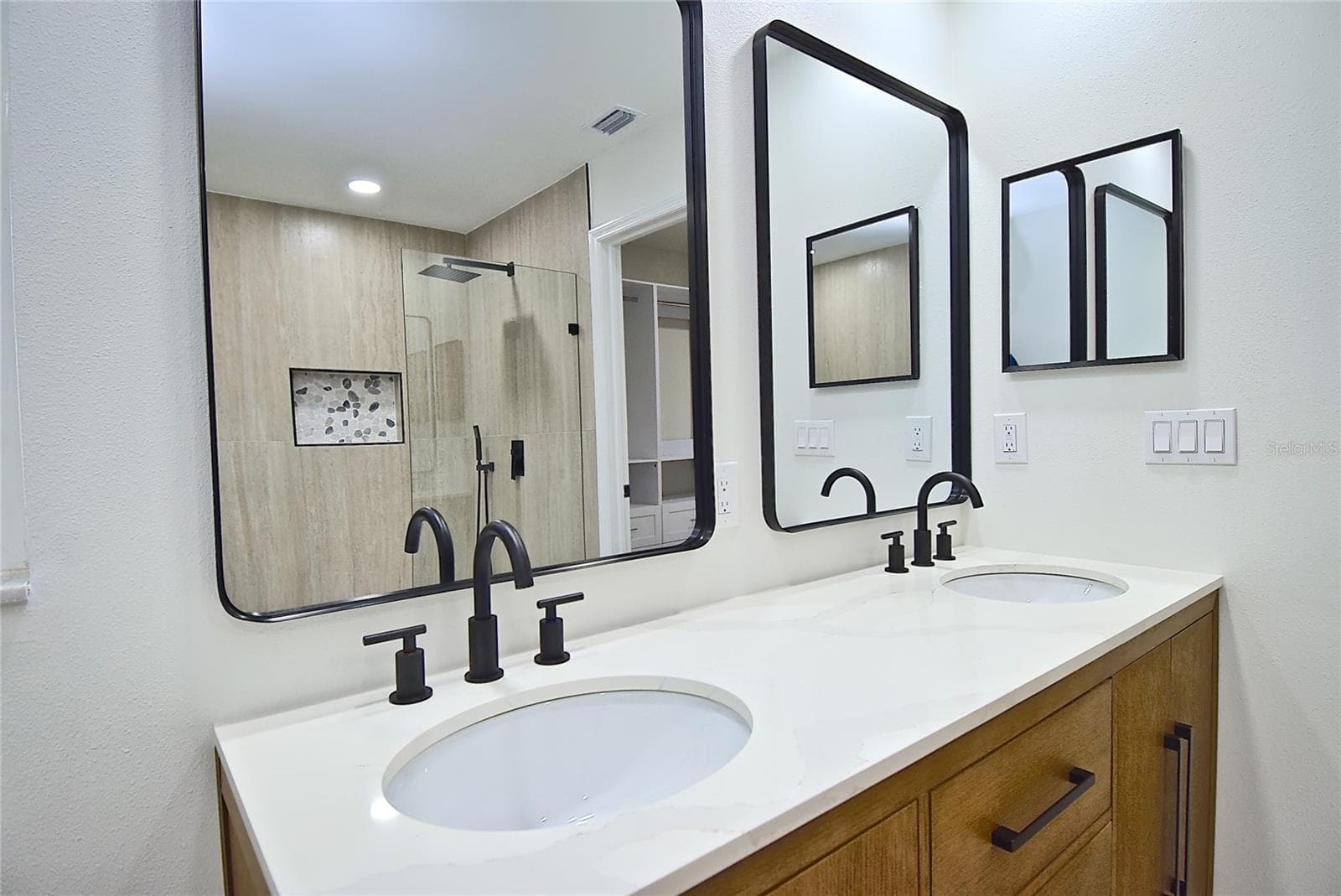 Single Family Residence at 102 WINDWARD DR, OSPREY, photo 12 of 54