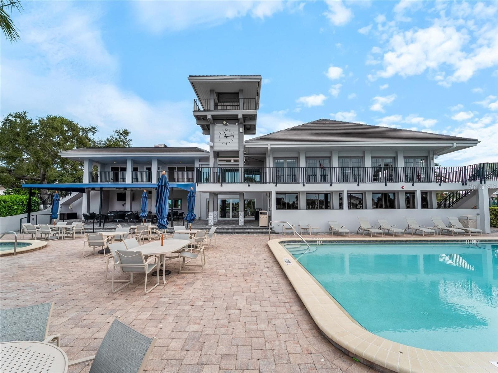 Community clubhouse and pool - 102 WINDWARD DR, OSPREY
