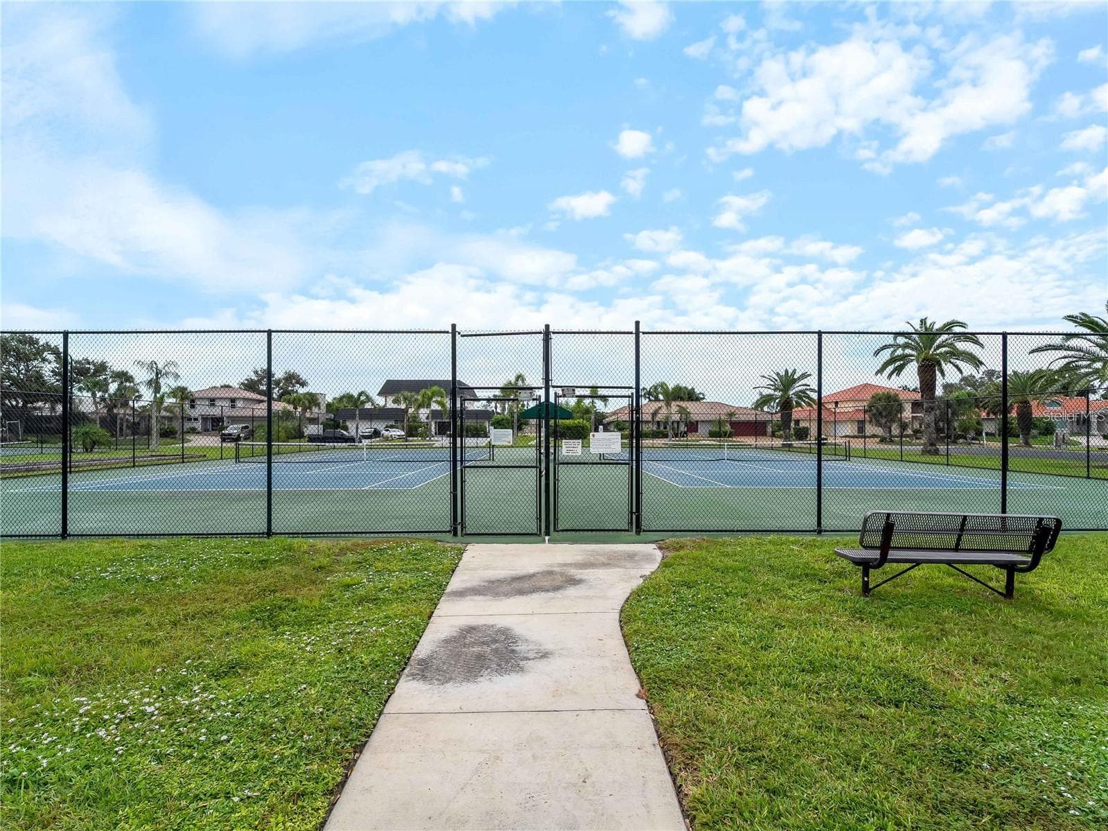 Community courts - 102 WINDWARD DR, OSPREY