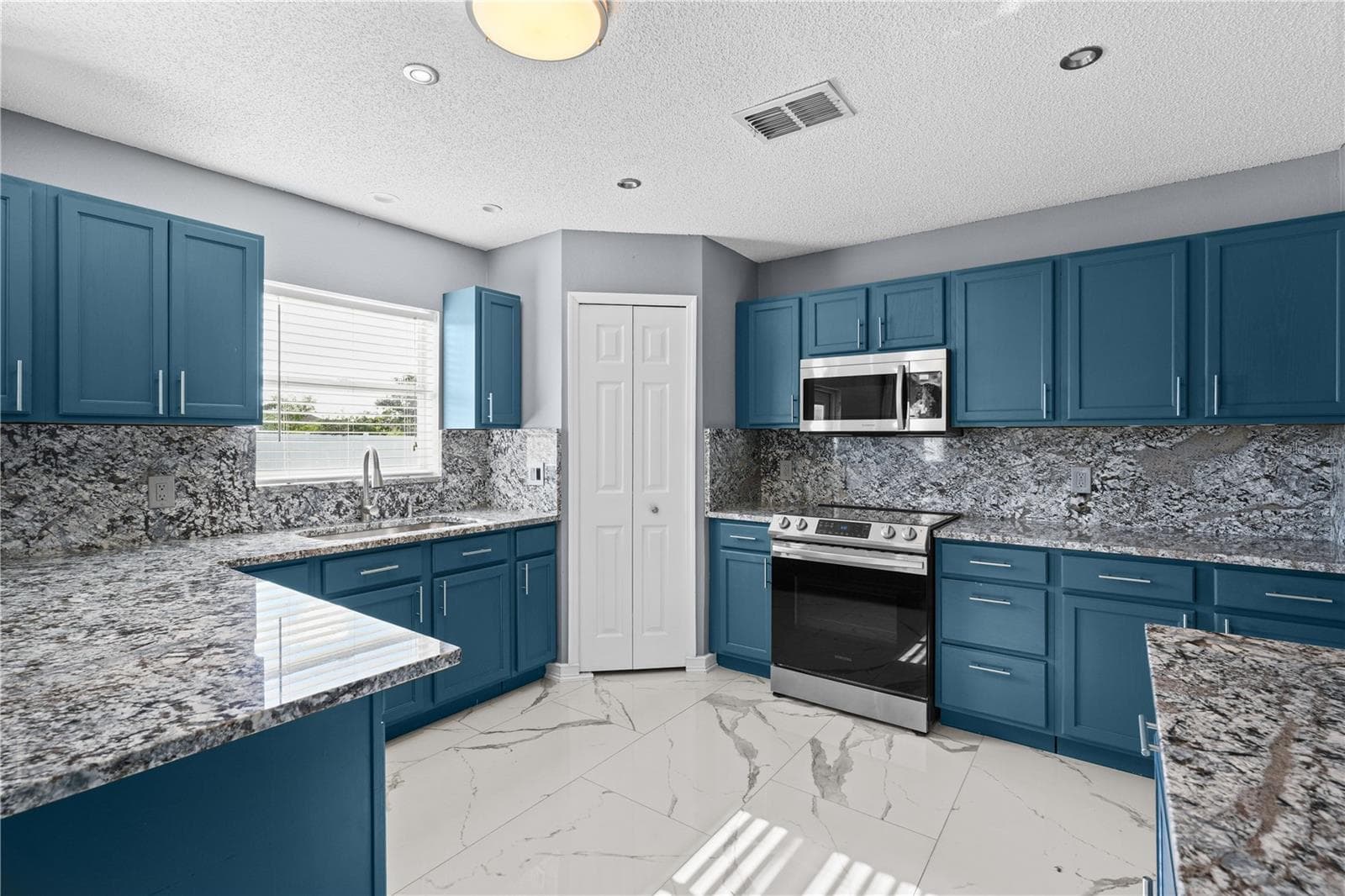 Single Family Residence at 2430 MARCASITE LOOP, KISSIMMEE, photo 32 of 43