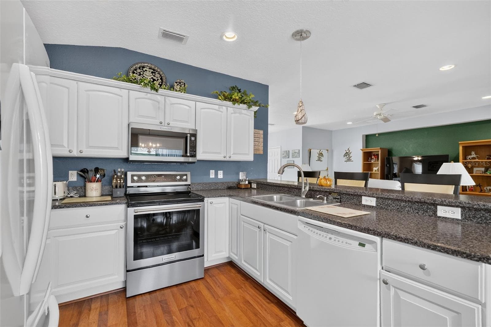 Single Family Residence at 13875 SE 94TH AVE, SUMMERFIELD, photo 7 of 43