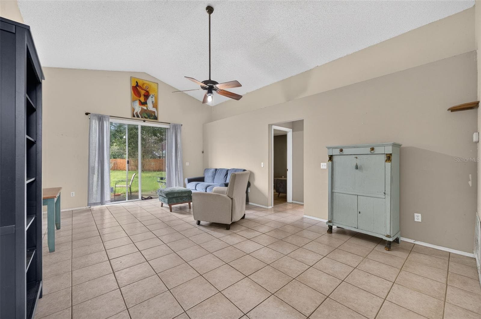 Single Family Residence at 13637 SPRINGTIDE CT, ORLANDO, photo 2 of 17