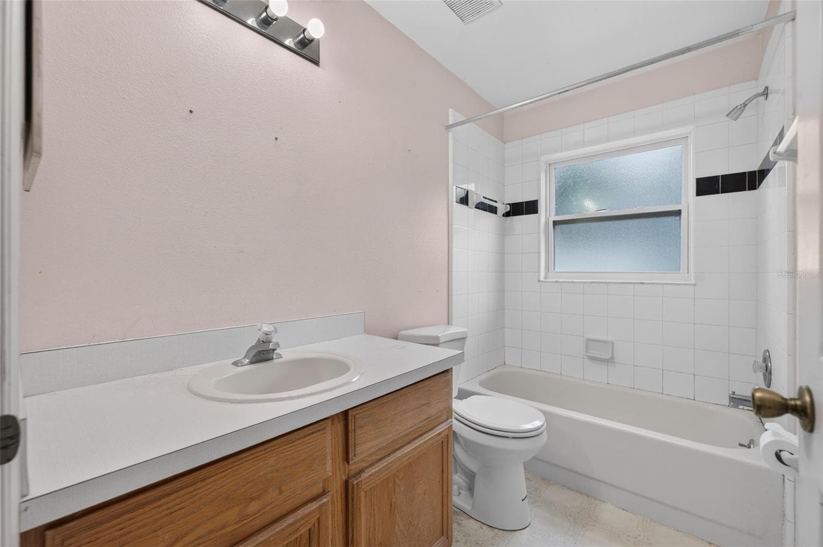 Single Family Residence at 13637 SPRINGTIDE CT, ORLANDO, photo 14 of 17