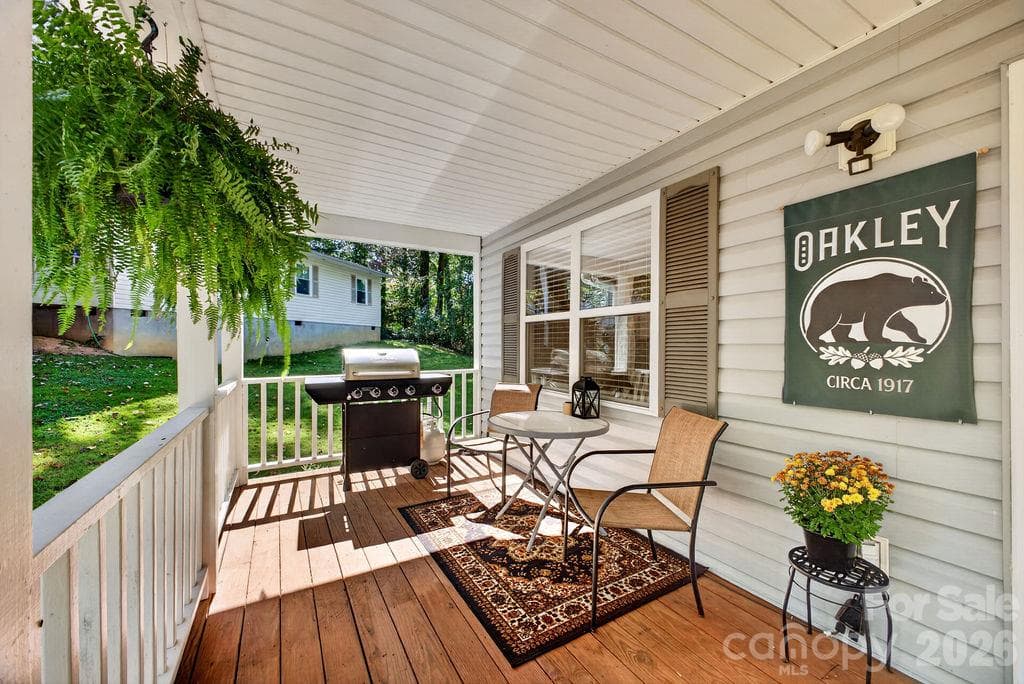 Single Family Residence at 20 McTindal Circle, Asheville, photo 4 of 28