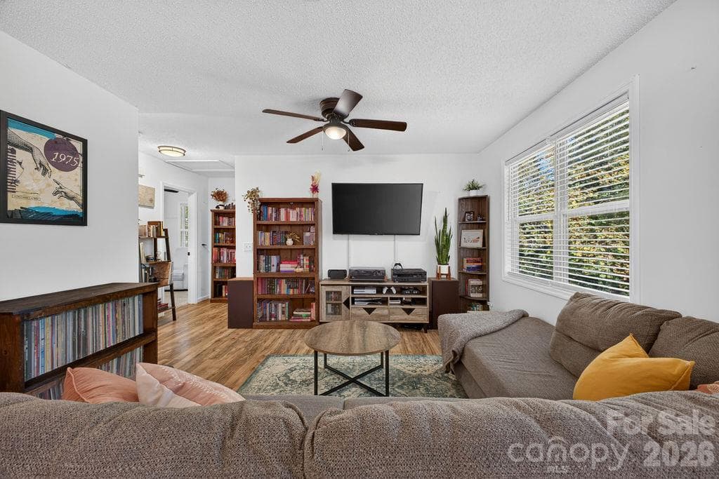 Single Family Residence at 20 McTindal Circle, Asheville, photo 5 of 28