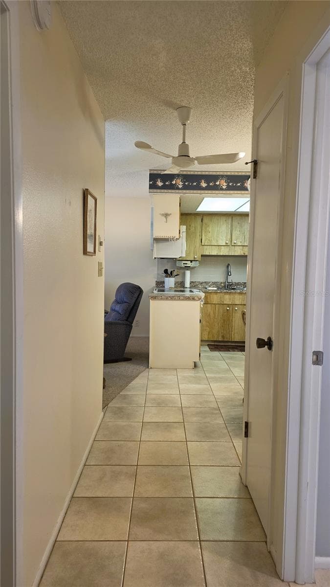 Hall - 4324 TAHITIAN GARDENS CIR #D, HOLIDAY