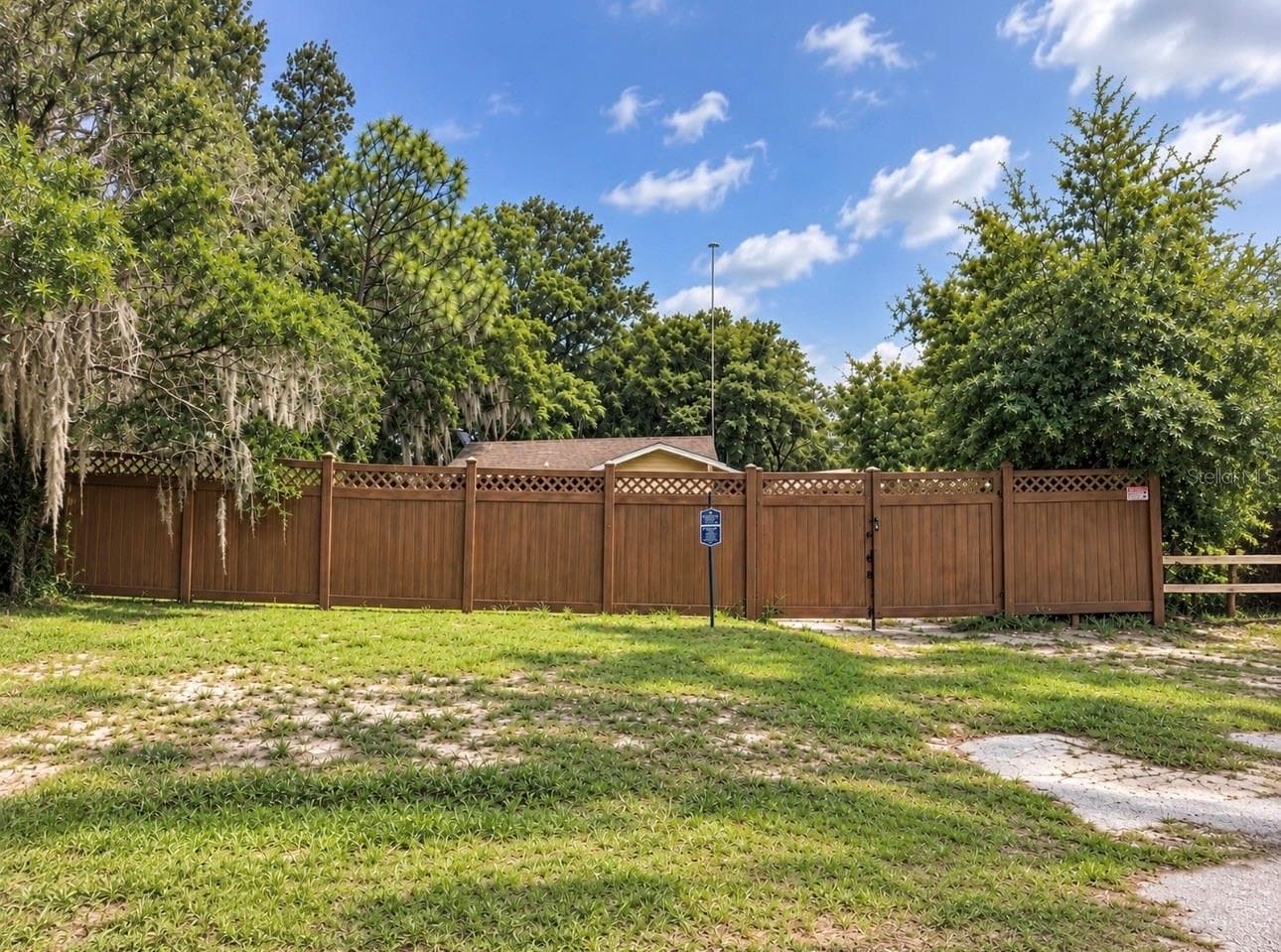 Single Family Residence at 10565 95TH TER, BELLEVIEW, photo 2 of 8