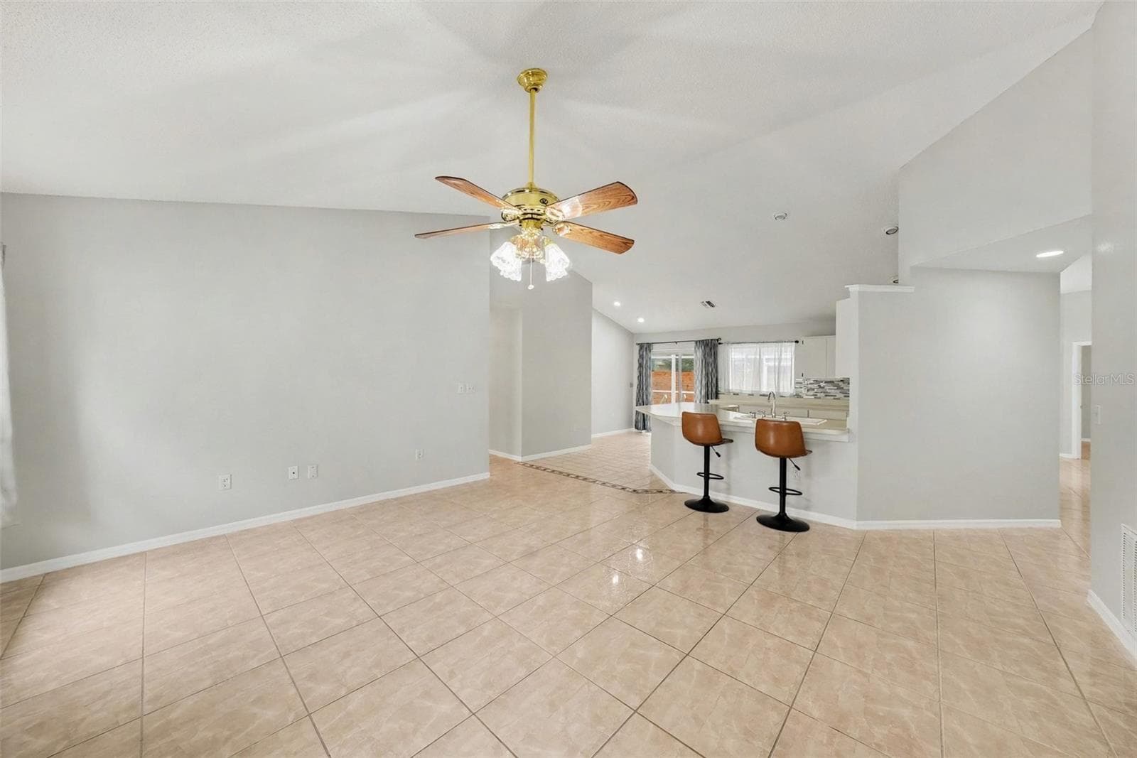 Single Family Residence at 907 BRITTANY PARK BLVD, TARPON SPRINGS, photo 8 of 30