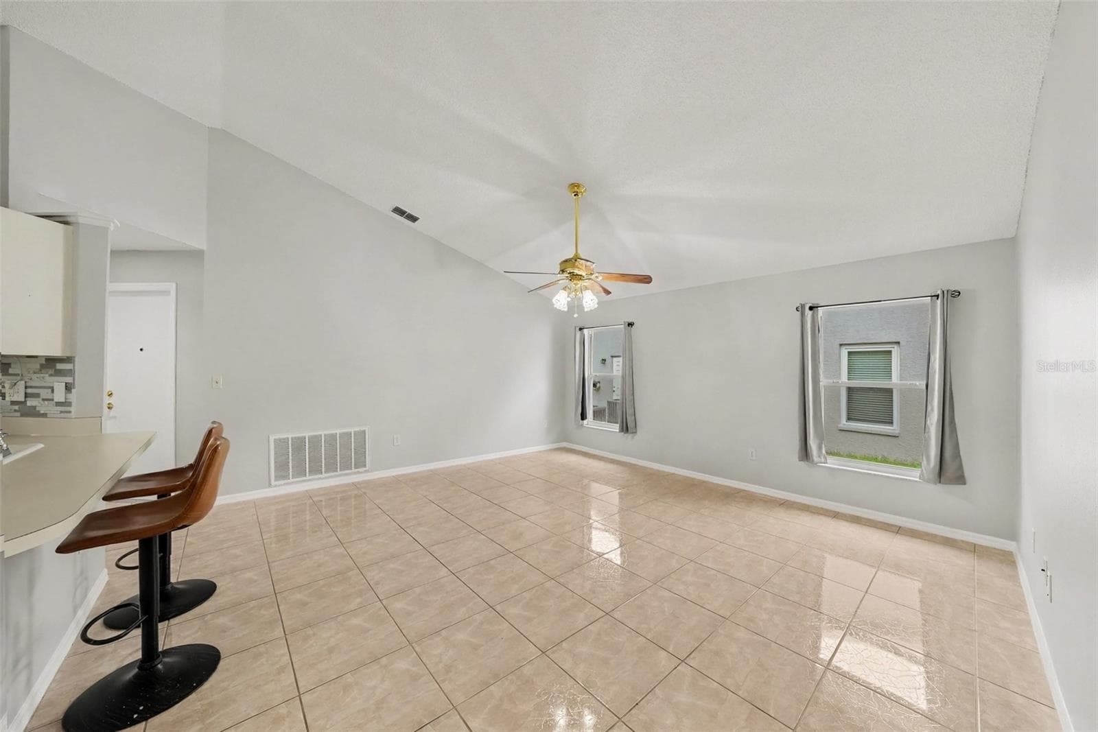 Single Family Residence at 907 BRITTANY PARK BLVD, TARPON SPRINGS, photo 9 of 30
