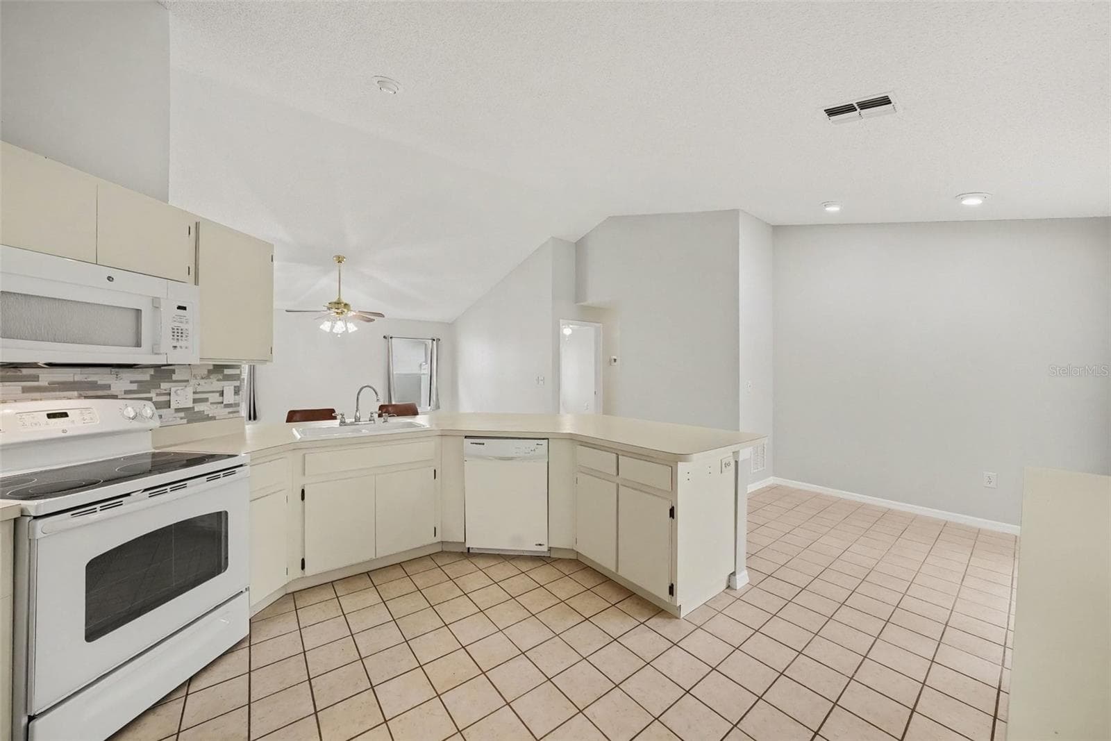 Single Family Residence at 907 BRITTANY PARK BLVD, TARPON SPRINGS, photo 13 of 30