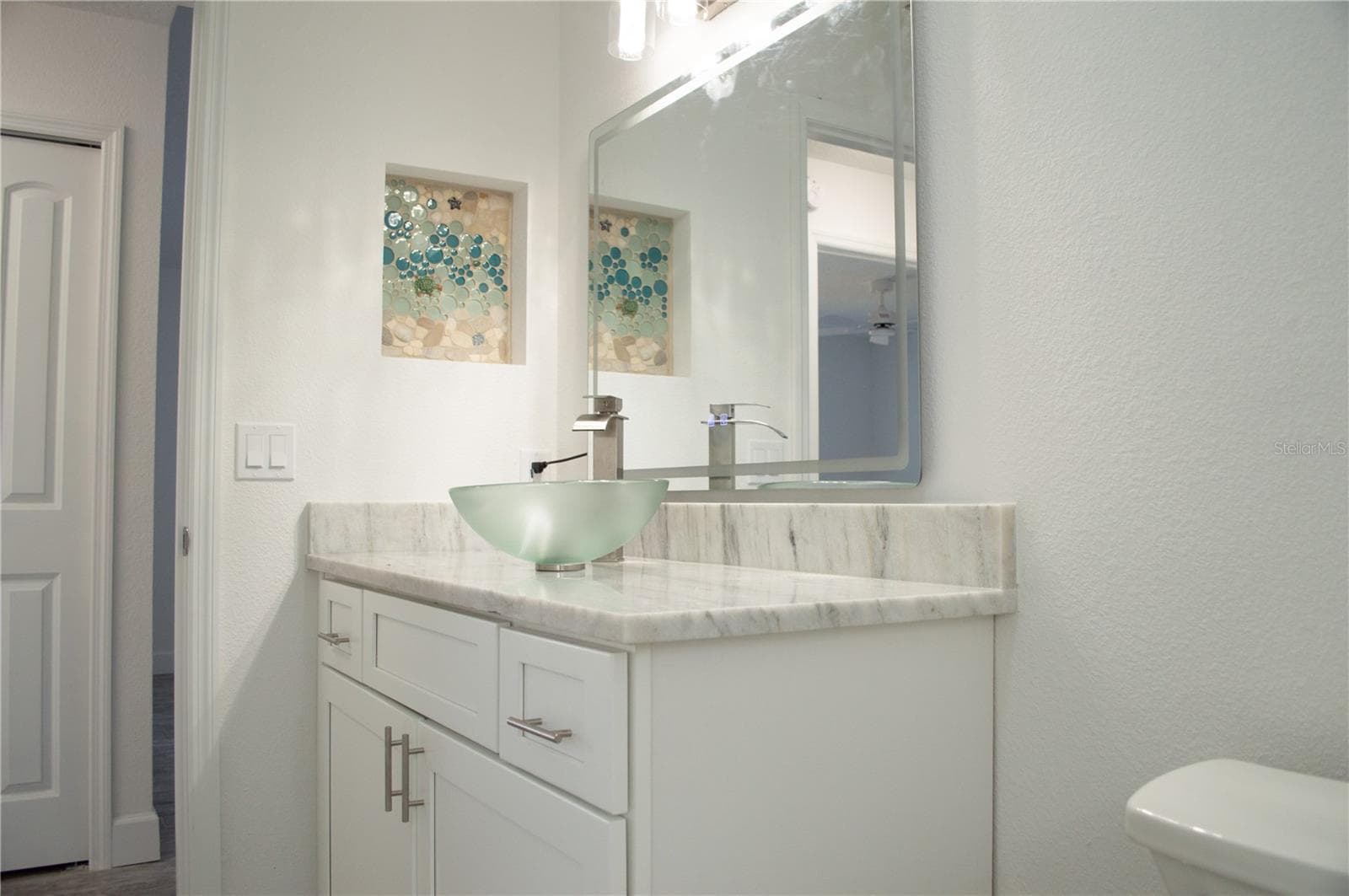 Guest bathroom - 168 N CORY DR, EDGEWATER