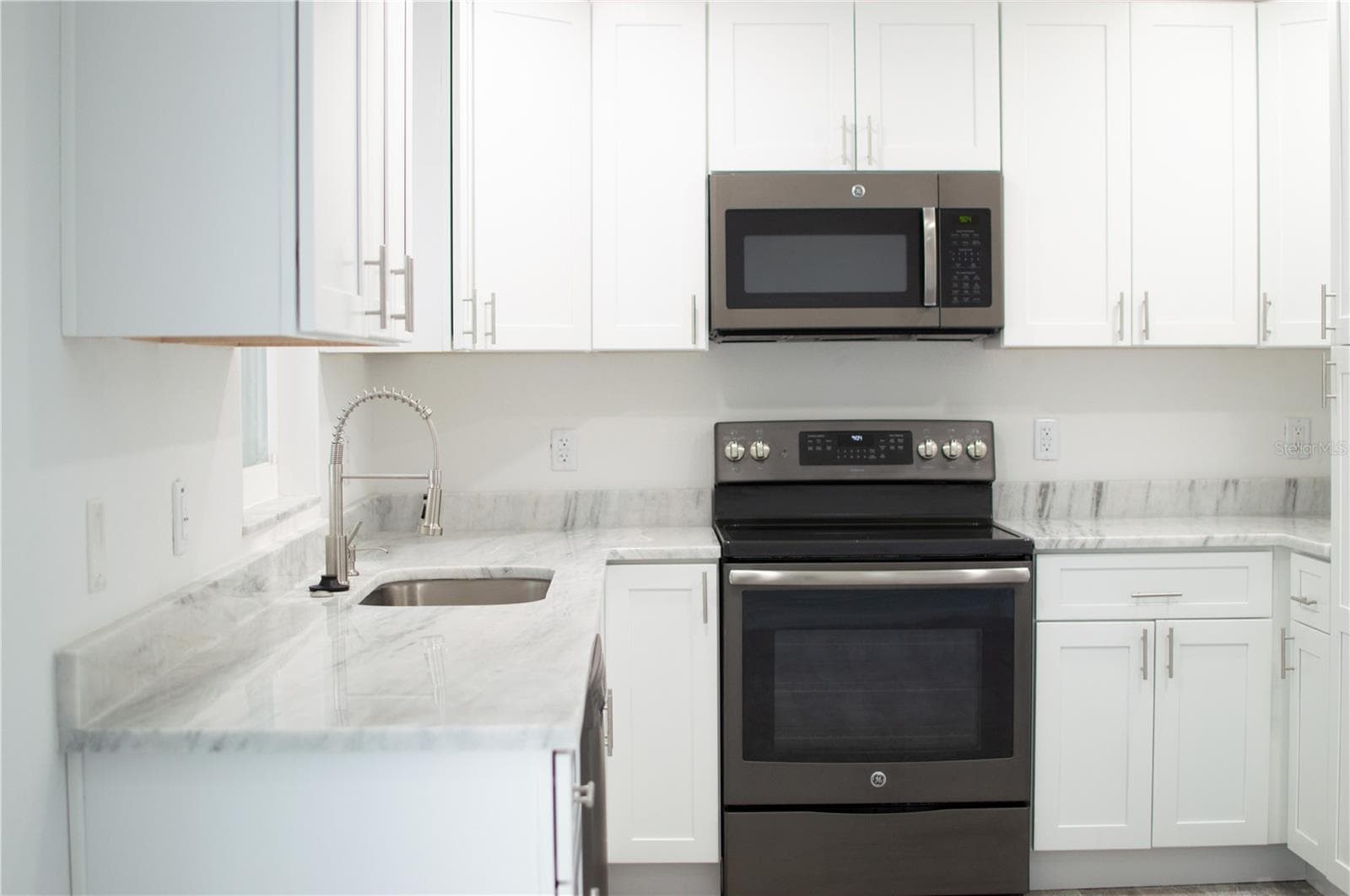 kitchen - 168 N CORY DR, EDGEWATER