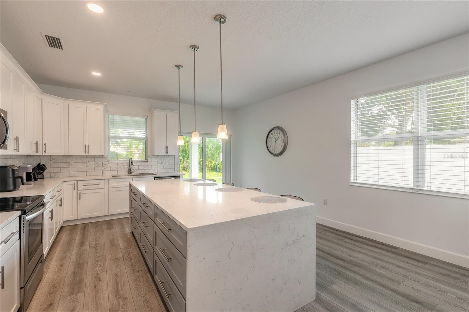 Single Family Residence at 2625 TRAVELERS PALM DR, EDGEWATER, photo 3 of 39