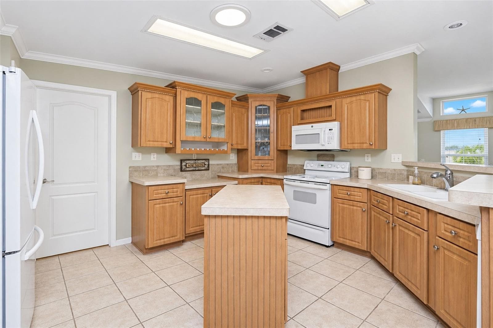 Manufactured Home at 4191 PELICAN POINTE DR, PUNTA GORDA, photo 13 of 60