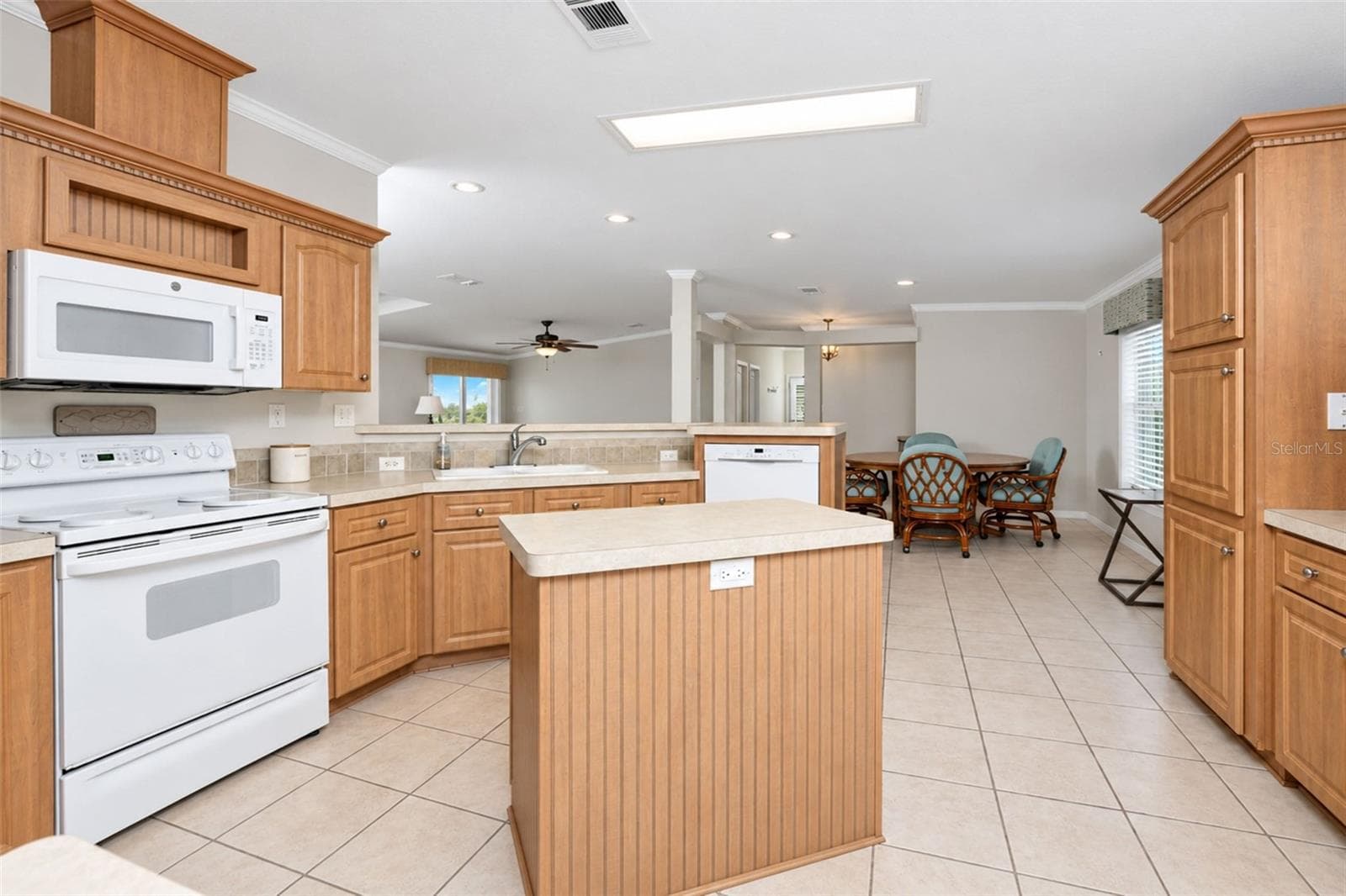 Manufactured Home at 4191 PELICAN POINTE DR, PUNTA GORDA, photo 14 of 60