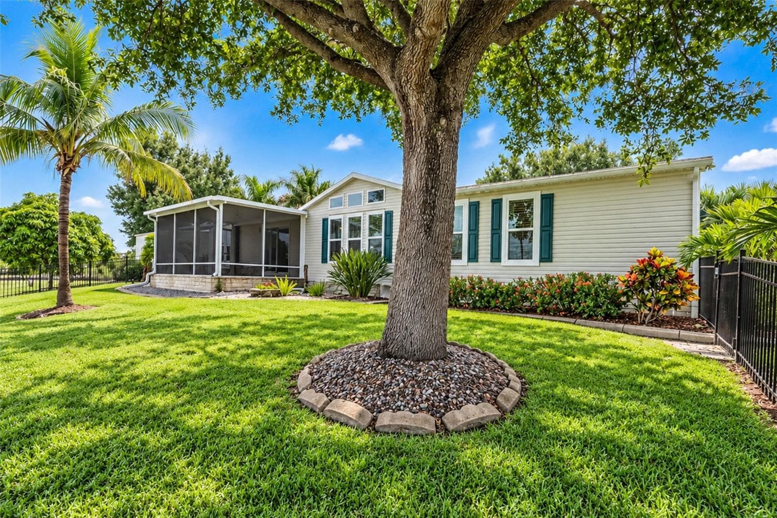 Manufactured Home at 4191 PELICAN POINTE DR, PUNTA GORDA, photo 49 of 60