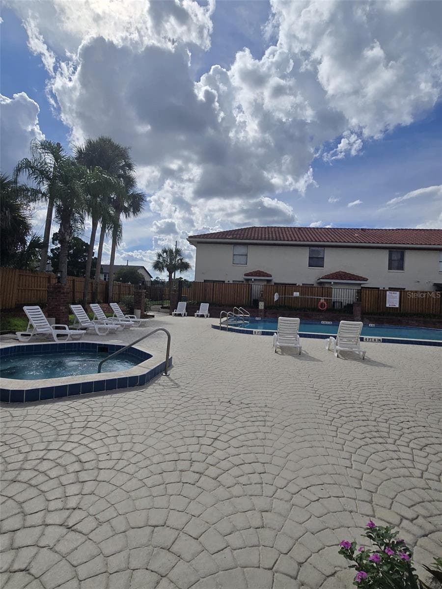 Front Pool and Jacuzzi - 1611 SHADY RIDGE CT #260, ORLANDO