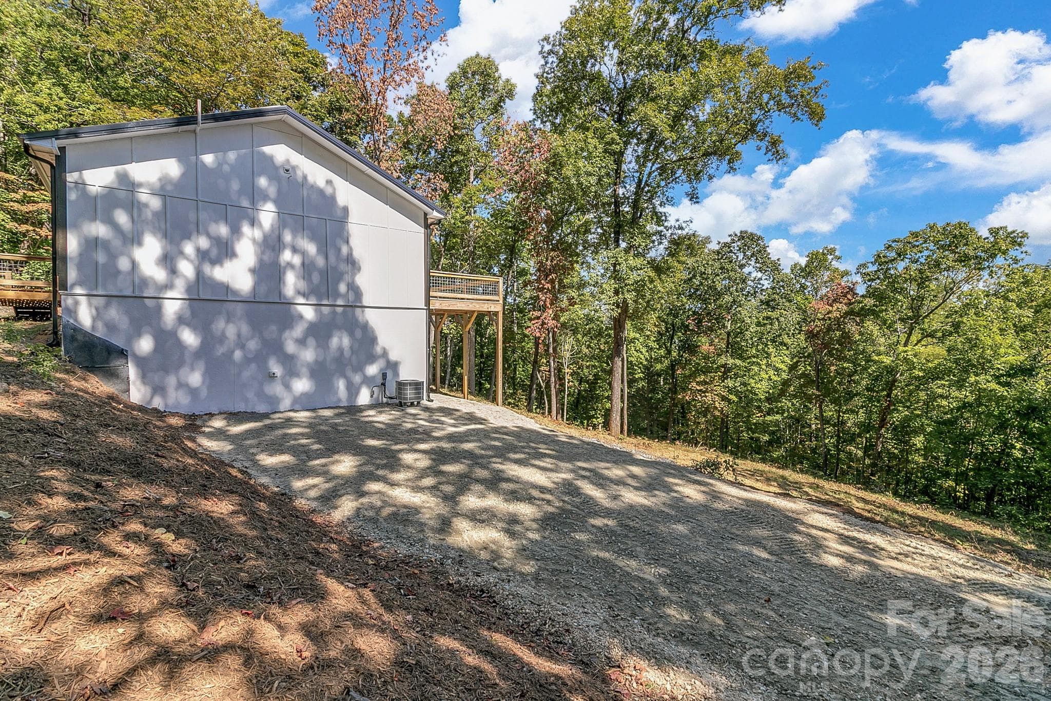 Single Family Residence at 135 Bald Eagle Drive, Hendersonville, photo 3 of 41