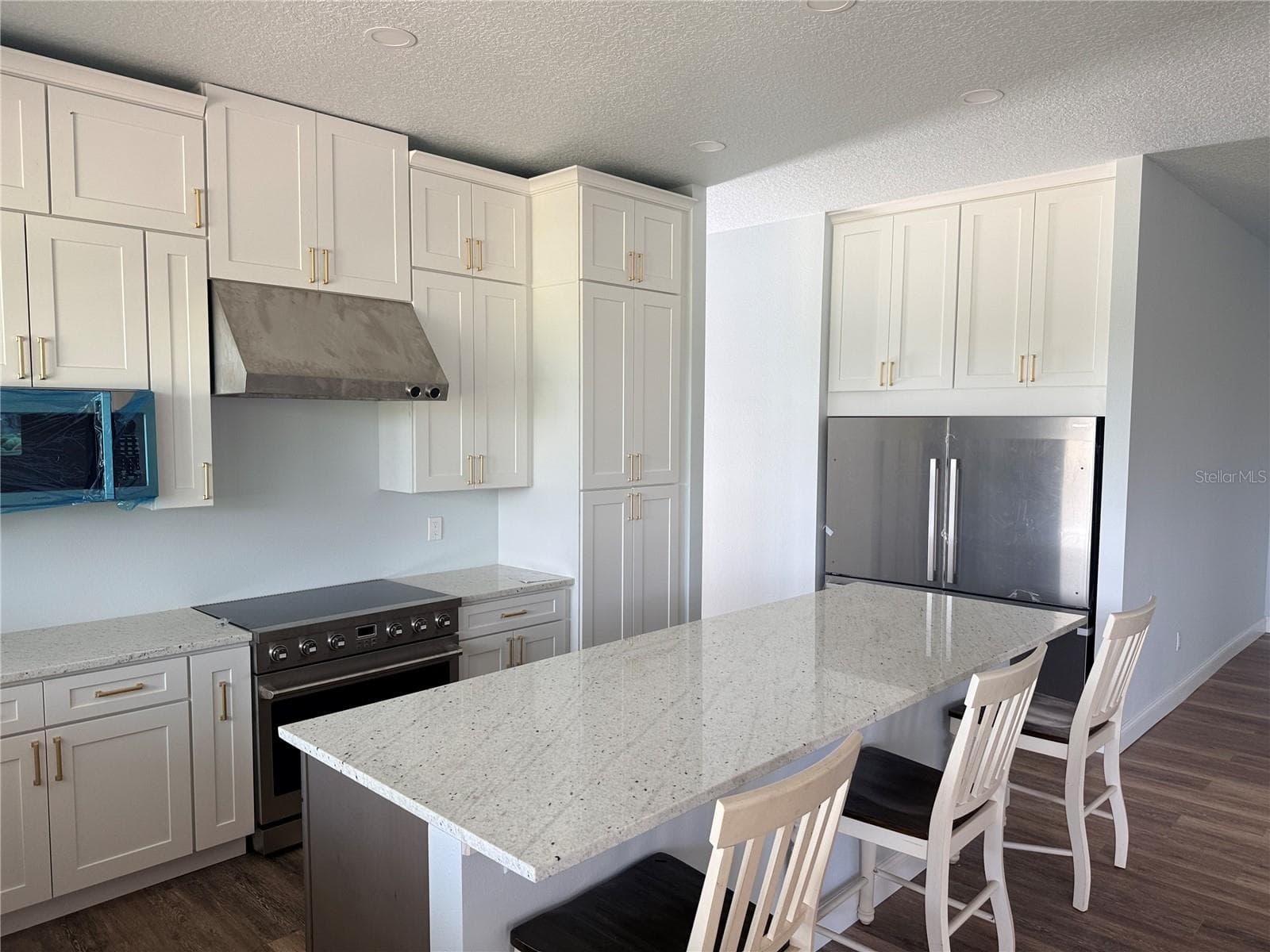 Extra large fridge - 2410 LAKE TINY RD, DELTONA