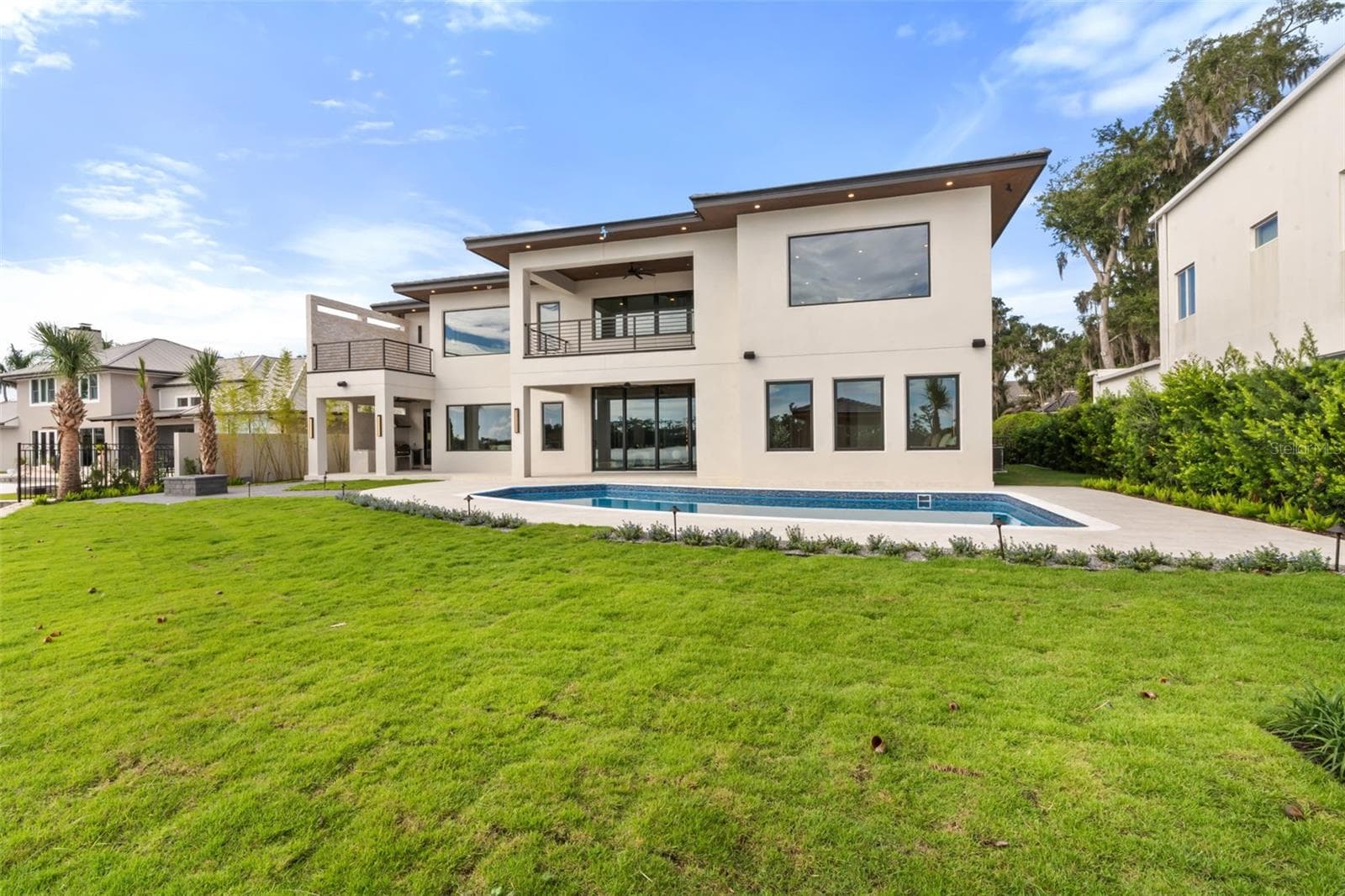 Private pool and lake views - 9117 BAY POINT DR, ORLANDO