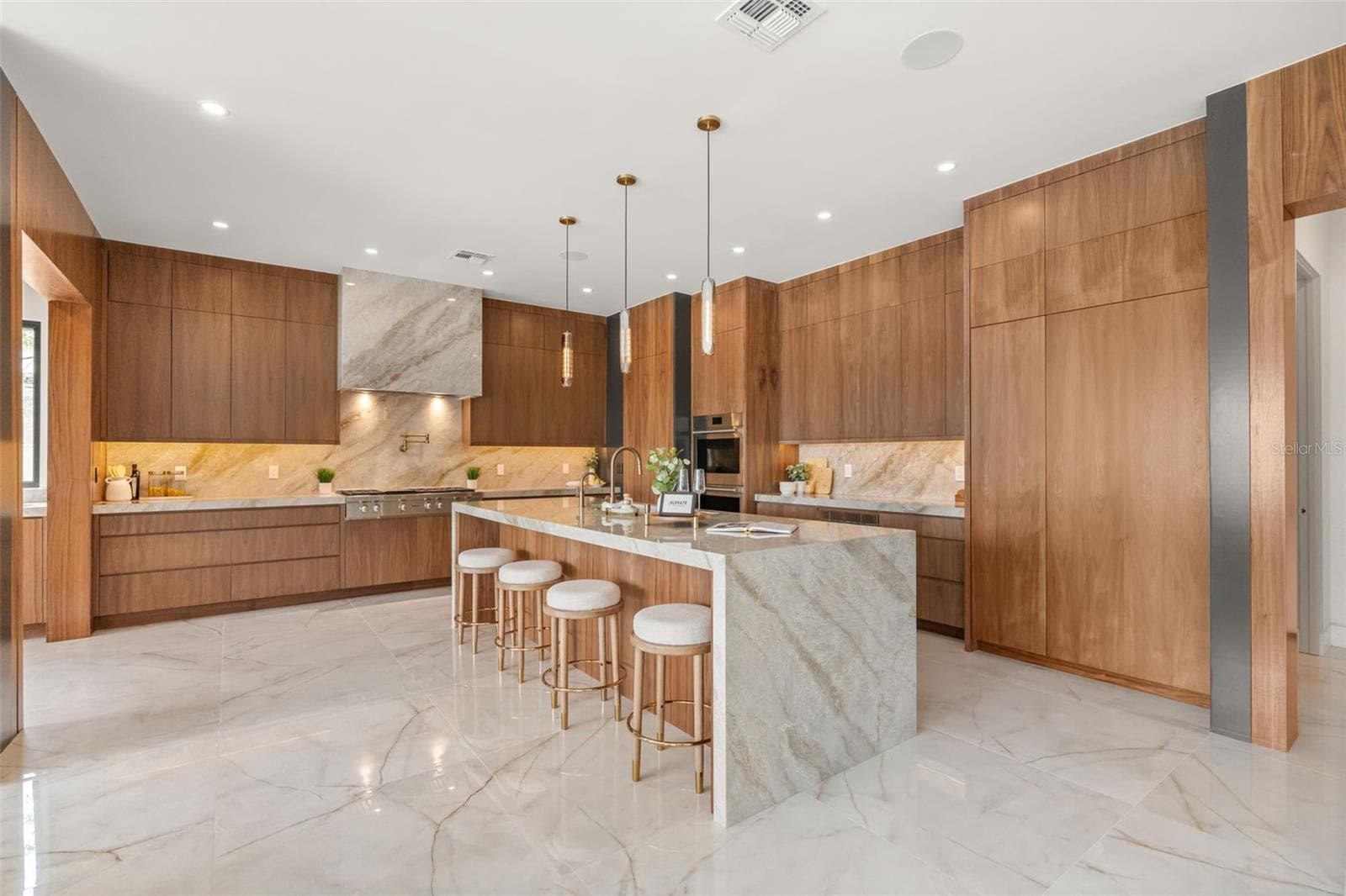 Kitchen has customised walnut cabinets and Taj Mahal counters - 9117 BAY POINT DR, ORLANDO