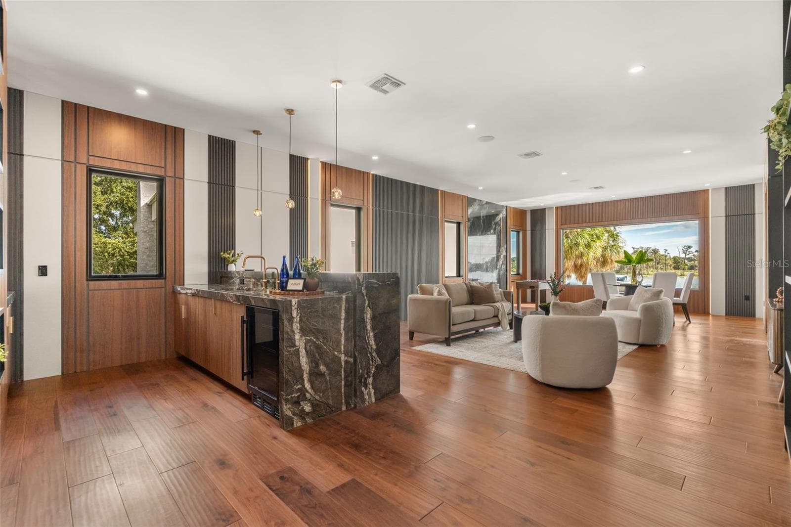 Large entertaining room - 9117 BAY POINT DR, ORLANDO
