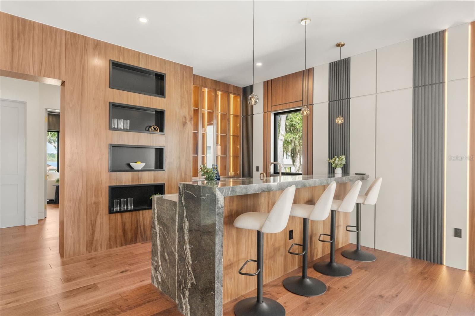 Featuring bar and drinks cabinet - 9117 BAY POINT DR, ORLANDO